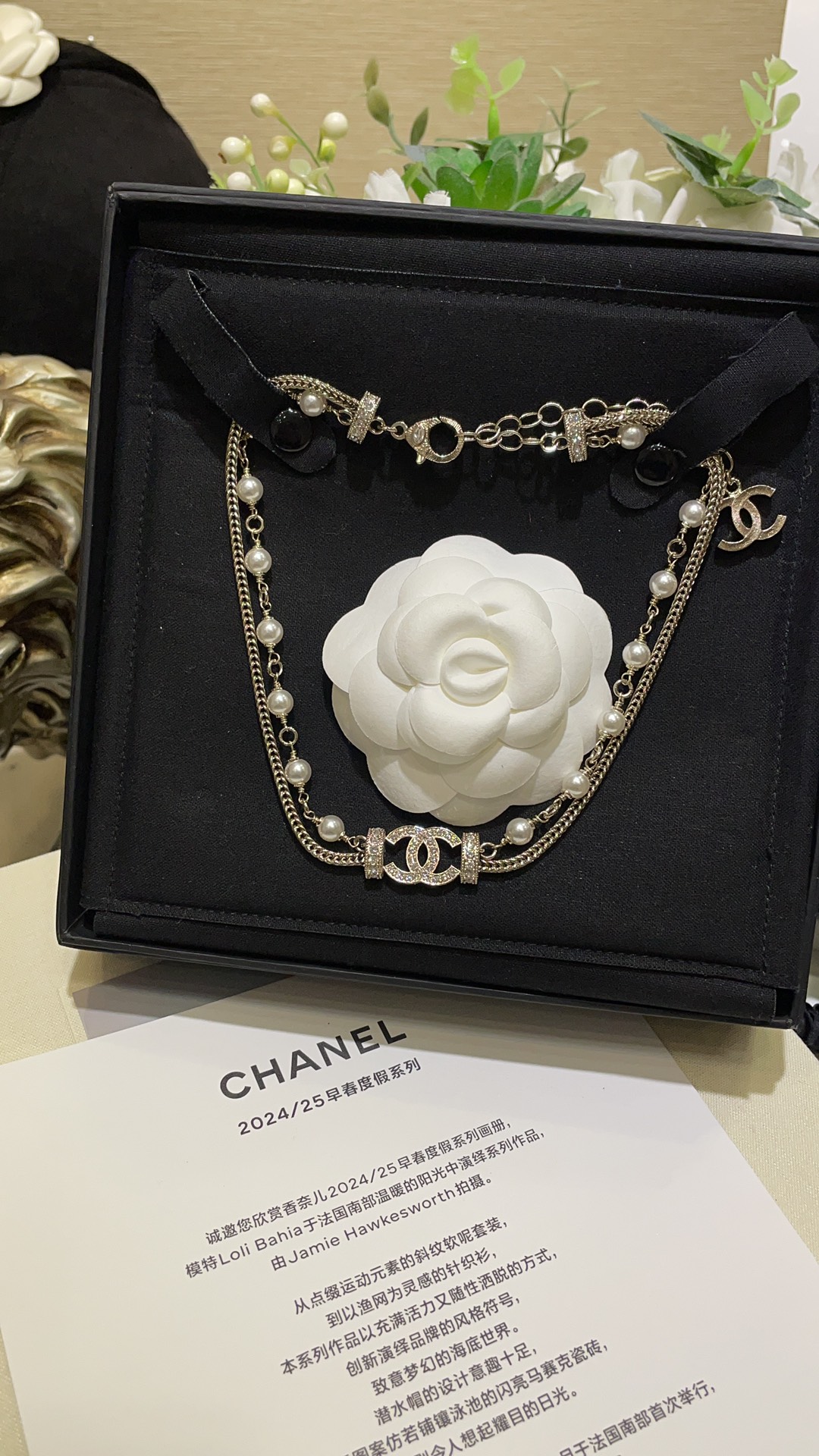 NO:631155,88260, the double layer necklace arrived today. 24K new light gold full diamond double C pearl double layer necklace choker. The double layer design of braided thick chain x pearl chain is very eye-catching and has a sense of presence. It matches the temperament. It completely feels like a rich lady. z consistent brass material, Swarovski diamonds, CNC screw accessories, necklace, Cartier high-end jewelry1986090988260,今日到货双层项链 24K新款淡金色满钻双C珍珠双层项链choker 编织感粗链条x珍珠链条的双层设计 很吸睛很有存在感非常衬气质 完完全全就是有钱大小姐的感觉 z一致黄铜材质 施华洛钻 cnc螺丝配件,,necklace,卡迪亚高端饰品,Jewelry