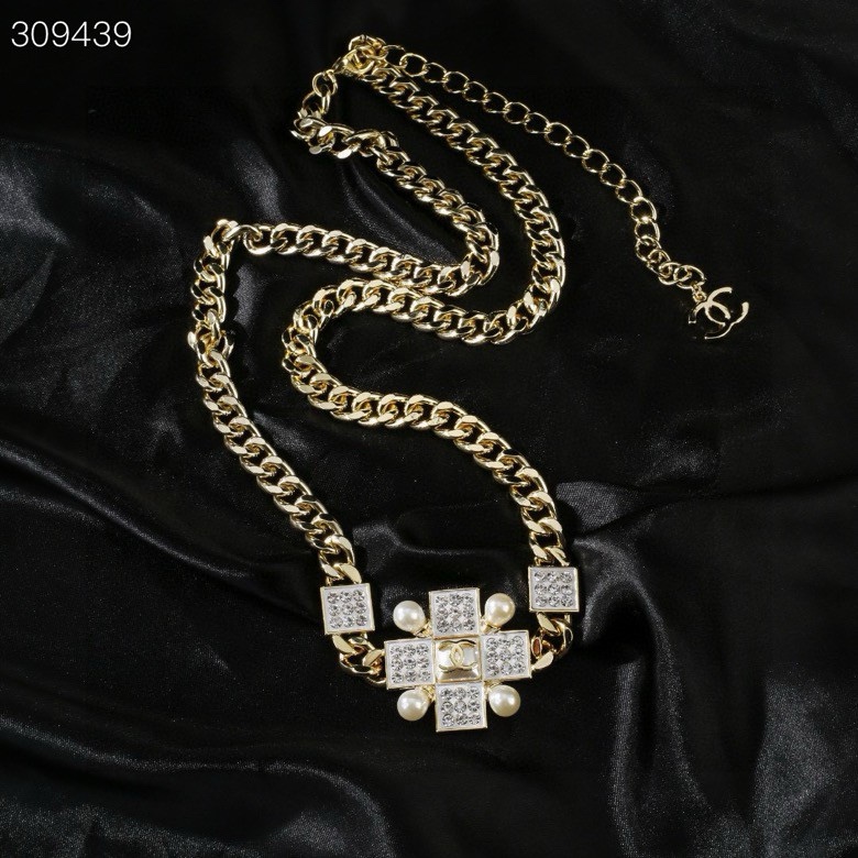 Chanel 小香Chanel新款腰链 每一个细节做工非常精细 这款设计非常美轮美奂 这款真的 美 仙 小姐姐