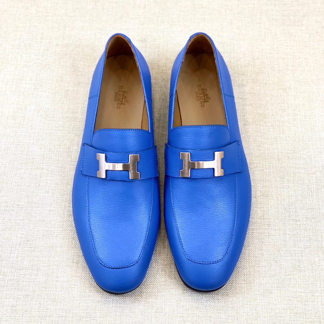 NO:828455,[H*] -High-end quality original order -Original imported calfskin -The inner feet are made of top-grade cowhide, original genuine leather outsole -The high-quality leather surface is matched with the original fasteners, full of charm -Size 39-44 (38, 45, 46 customized, non-refundable and non-exchangeable) -,,cowhide,Leather soles19860909【H*】 -高端品质 原单 -原版进口小牛皮 -内里垫脚均用顶级牛皮,原版真皮大底 -优质的皮面与原单的扣件搭配,魅力十足 -Size 39-44（38,45,46 定制不退不换） -,,cowhide,Leather soles,Men's shoes