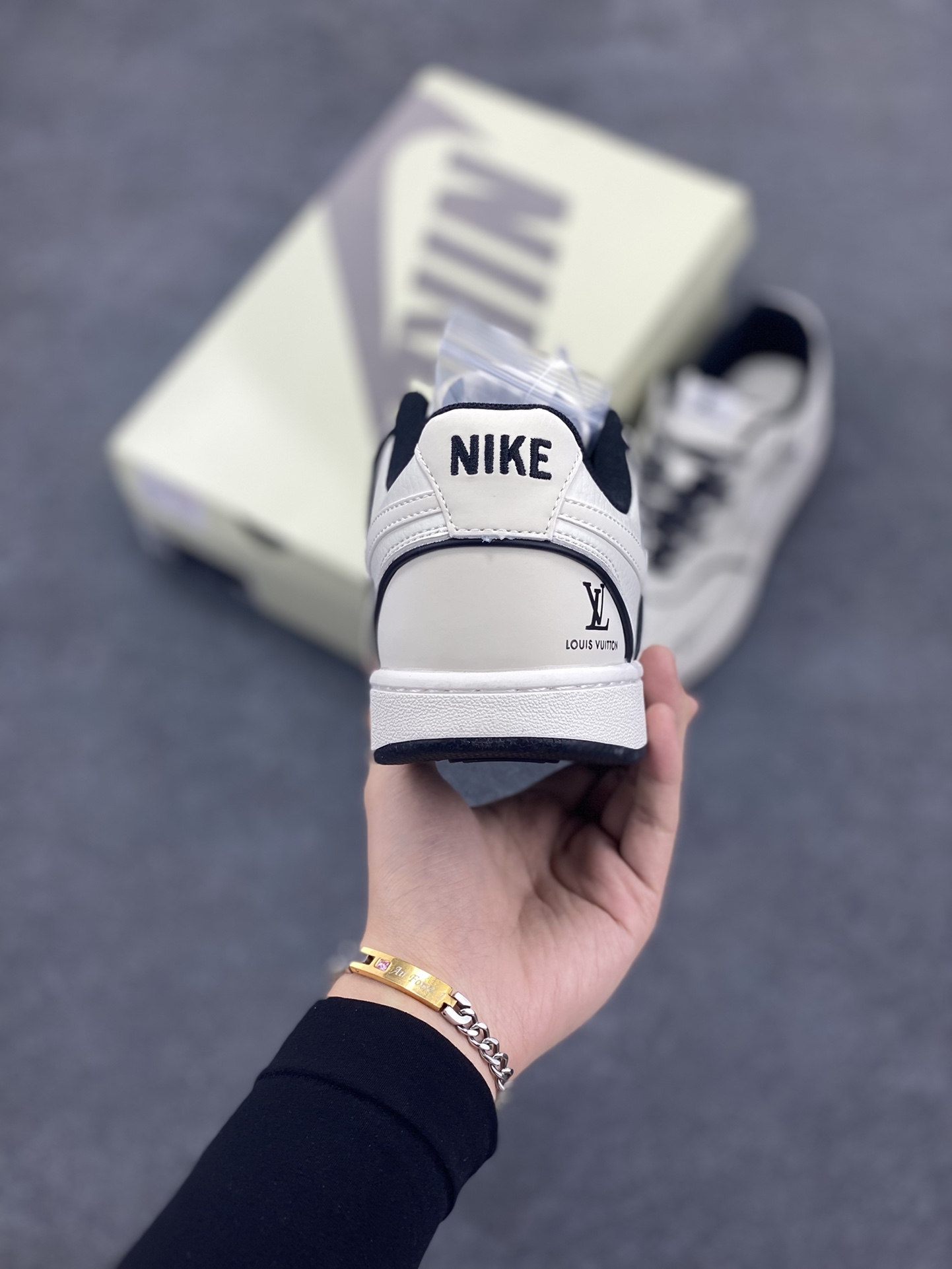 图片[4]-海外爆款 ZP订单 NIKE EBERNON Low prm 小空军低帮百搭透气休闲运动板鞋 独家头层版本 原数据独家私模大底 纯正版型 清洁度完美 货号：FD5188-121 尺码：36 36.5 37.5 38 38.5 39 40 40.5 41 42 42.5 43 44 44.5 45-选品中心