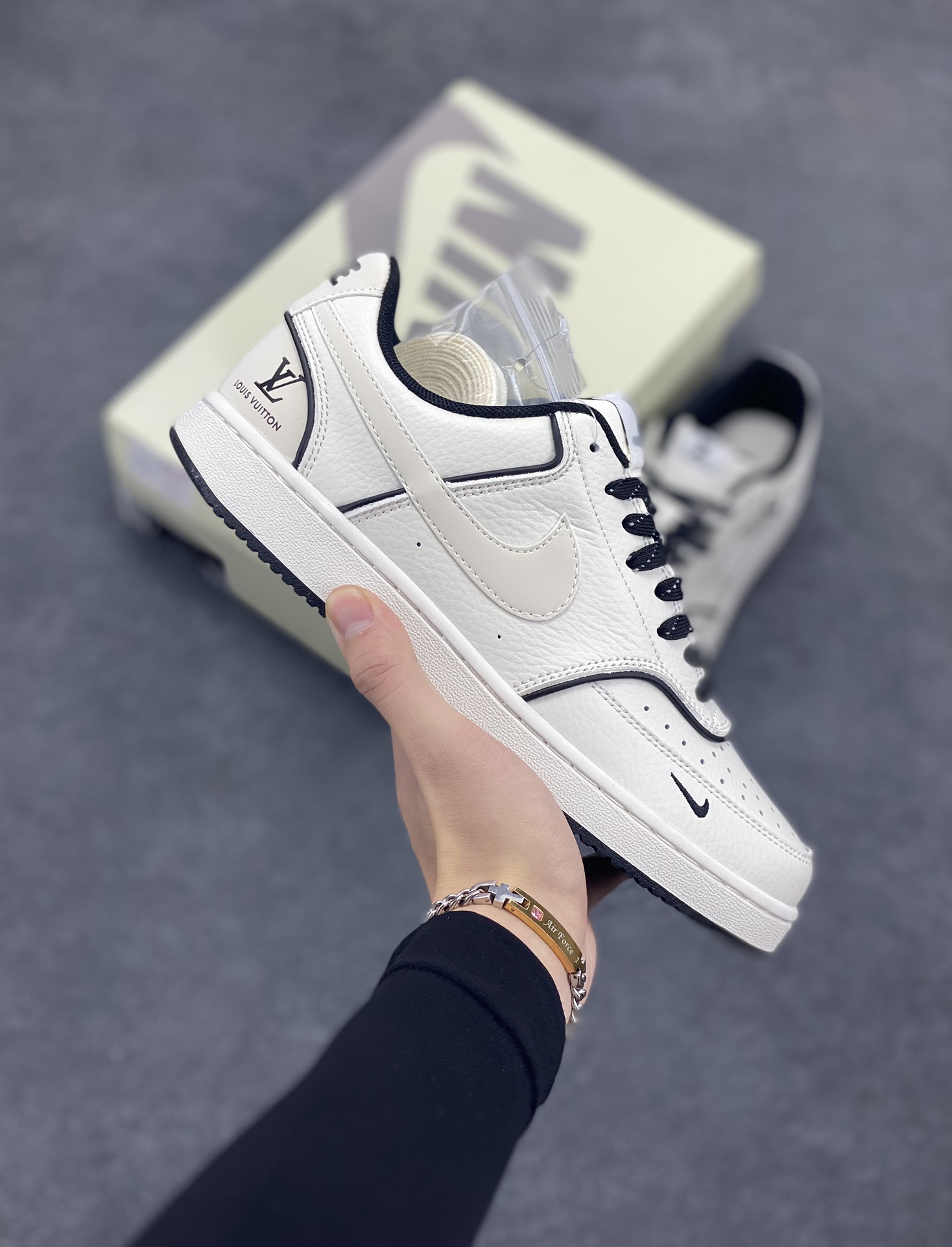 海外爆款 ZP订单 NIKE EBERNON Low prm 小空军低帮百搭透气休闲运动板鞋 独家头层版本 原数据独家私模大底 纯正版型 清洁度完美 货号：FD5188-121 尺码：36 36.5 37.5 38 38.5 39 40 40.5 41 42 42.5 43 44 44.5 45-选品中心