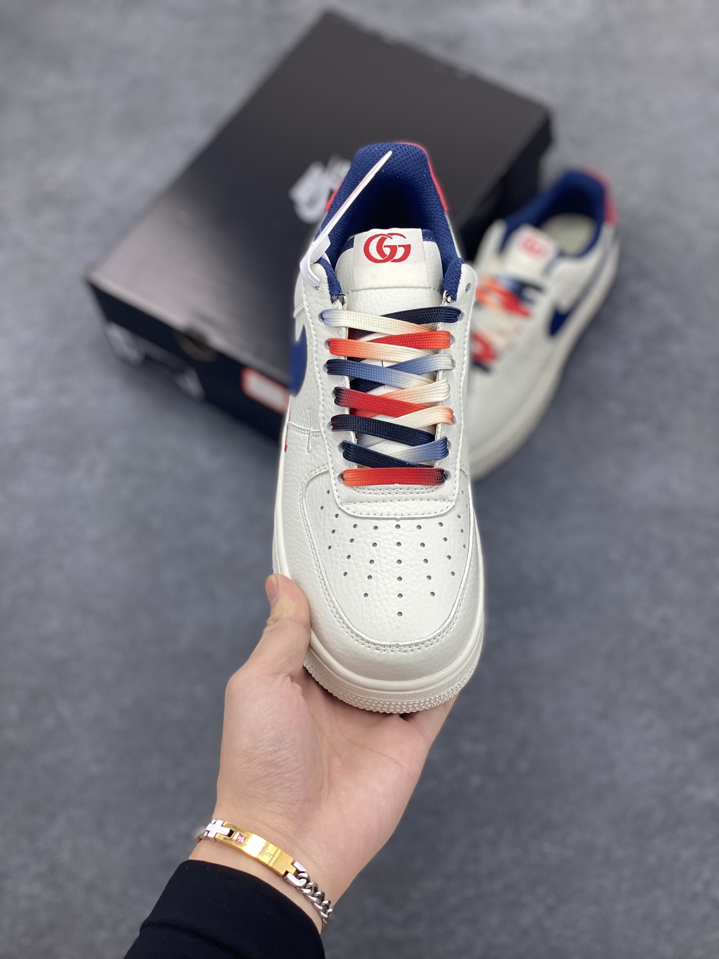 图片[2]-Nike Air Force 1 ’07 Low 空军一号低帮百搭休闲运动板鞋。柔软、弹性十足的缓震性能和出色的中底设计，横跨复古与现代的外型结合，造就出风靡全球三十多年的Force 1，直到今天还深受青睐 货号：FV8106-361 尺码：36 37.5 38 39 40 41 42 43 44 45-选品中心