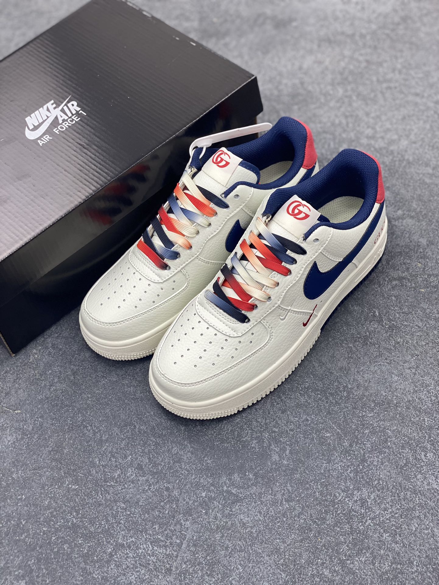 图片[8]-Nike Air Force 1 ’07 Low 空军一号低帮百搭休闲运动板鞋。柔软、弹性十足的缓震性能和出色的中底设计，横跨复古与现代的外型结合，造就出风靡全球三十多年的Force 1，直到今天还深受青睐 货号：FV8106-361 尺码：36 37.5 38 39 40 41 42 43 44 45-选品中心