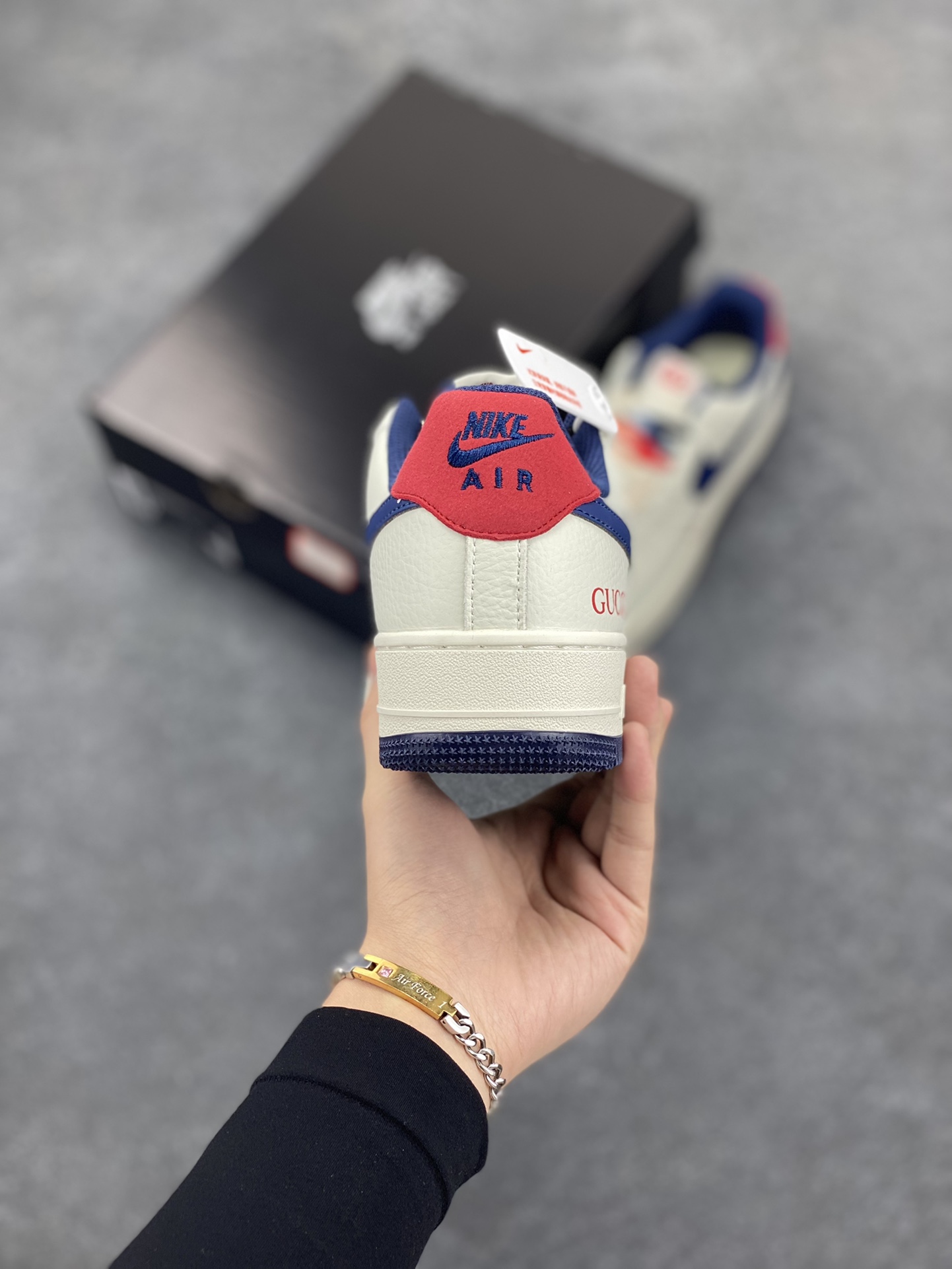 图片[4]-Nike Air Force 1 ’07 Low 空军一号低帮百搭休闲运动板鞋。柔软、弹性十足的缓震性能和出色的中底设计，横跨复古与现代的外型结合，造就出风靡全球三十多年的Force 1，直到今天还深受青睐 货号：FV8106-361 尺码：36 37.5 38 39 40 41 42 43 44 45-选品中心