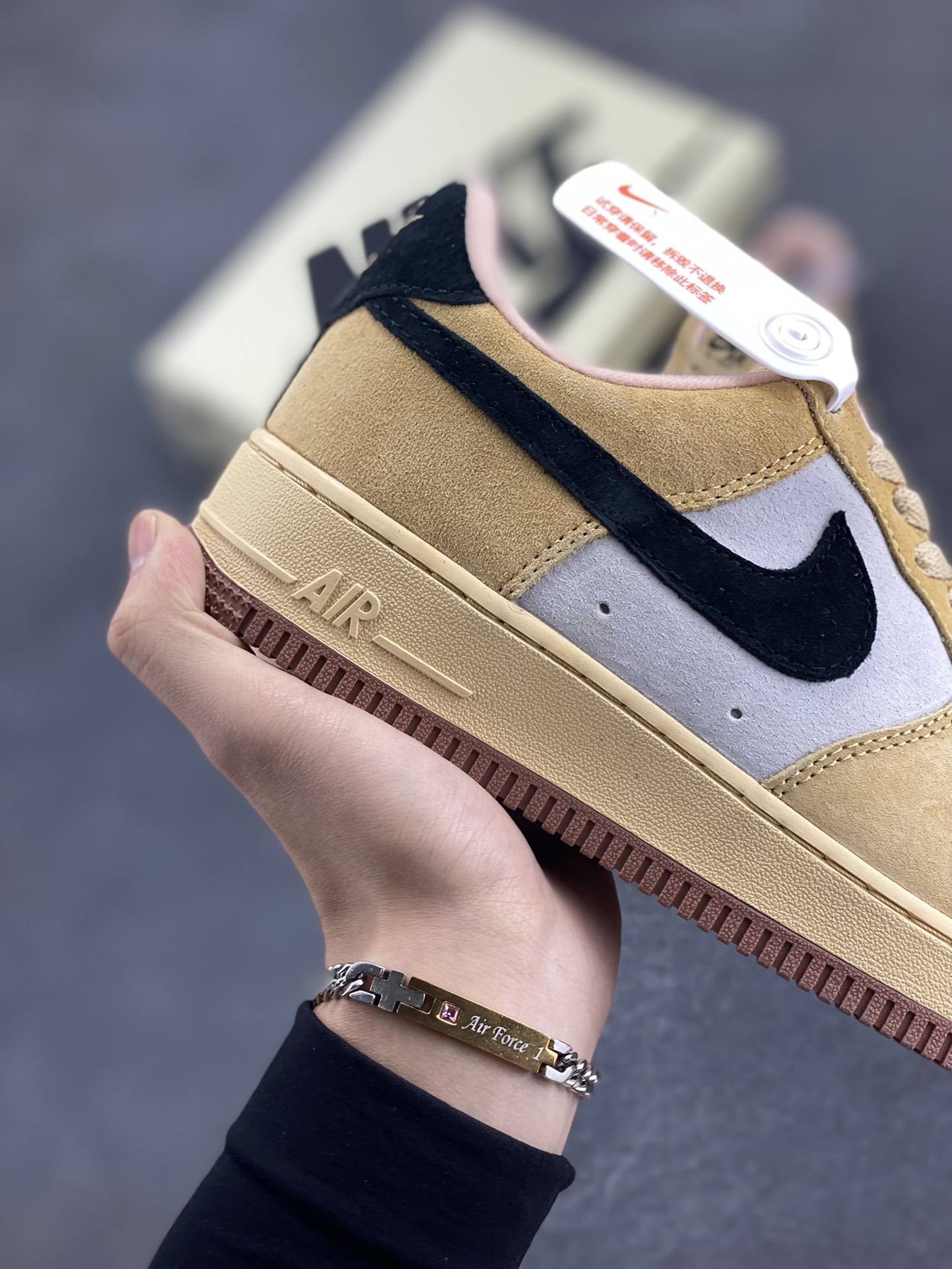 图片[6]-Nk Air Force 1\’07 Low “Ivory white”🐘 “象牙白”🐘空军一号低帮休闲板鞋  鞋款鞋身采用了纯色皮革打造 原楦头原纸板 打造纯正空军版型 专注外贸渠道 全掌内置蜂窝气垫 原厂中底钢印、拉帮完美  货号：FA2407-101 尺码：36 36.5 37.5 38 38.5 39 40 40.5 41 42 42.5 43 44 44.5 45-选品中心