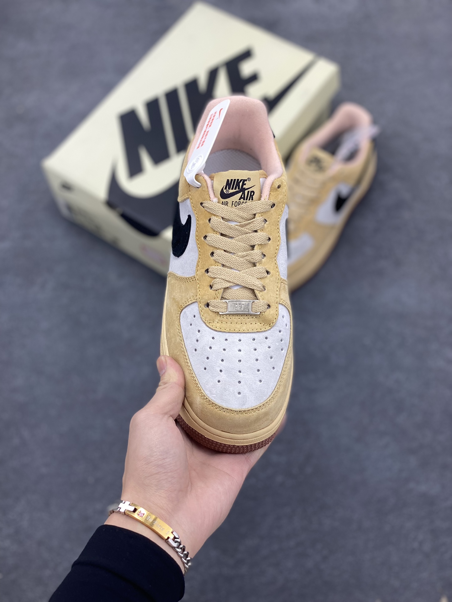 图片[2]-Nk Air Force 1\’07 Low “Ivory white”🐘 “象牙白”🐘空军一号低帮休闲板鞋  鞋款鞋身采用了纯色皮革打造 原楦头原纸板 打造纯正空军版型 专注外贸渠道 全掌内置蜂窝气垫 原厂中底钢印、拉帮完美  货号：FA2407-101 尺码：36 36.5 37.5 38 38.5 39 40 40.5 41 42 42.5 43 44 44.5 45-选品中心