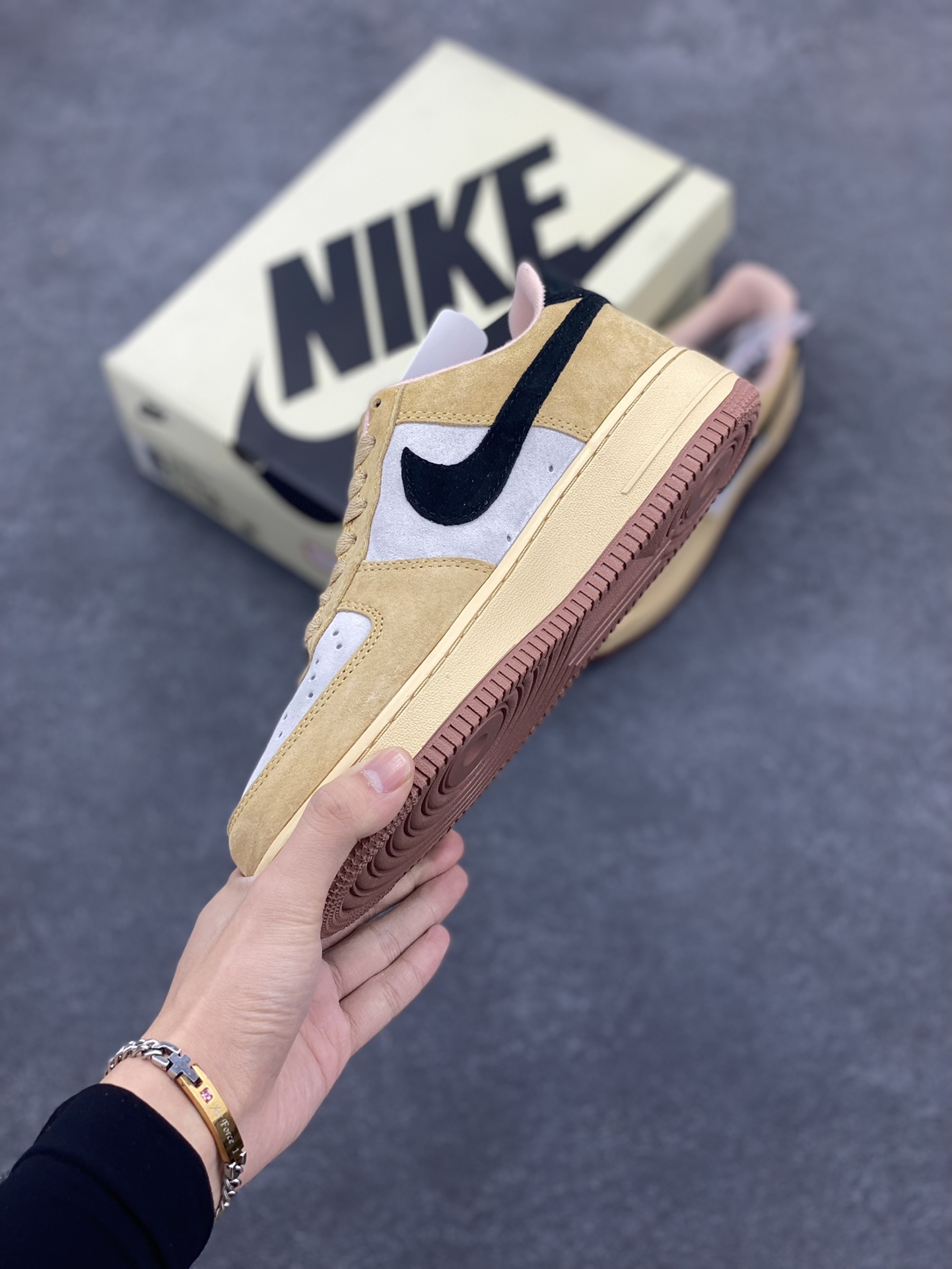 图片[3]-Nk Air Force 1\’07 Low “Ivory white”🐘 “象牙白”🐘空军一号低帮休闲板鞋  鞋款鞋身采用了纯色皮革打造 原楦头原纸板 打造纯正空军版型 专注外贸渠道 全掌内置蜂窝气垫 原厂中底钢印、拉帮完美  货号：FA2407-101 尺码：36 36.5 37.5 38 38.5 39 40 40.5 41 42 42.5 43 44 44.5 45-选品中心