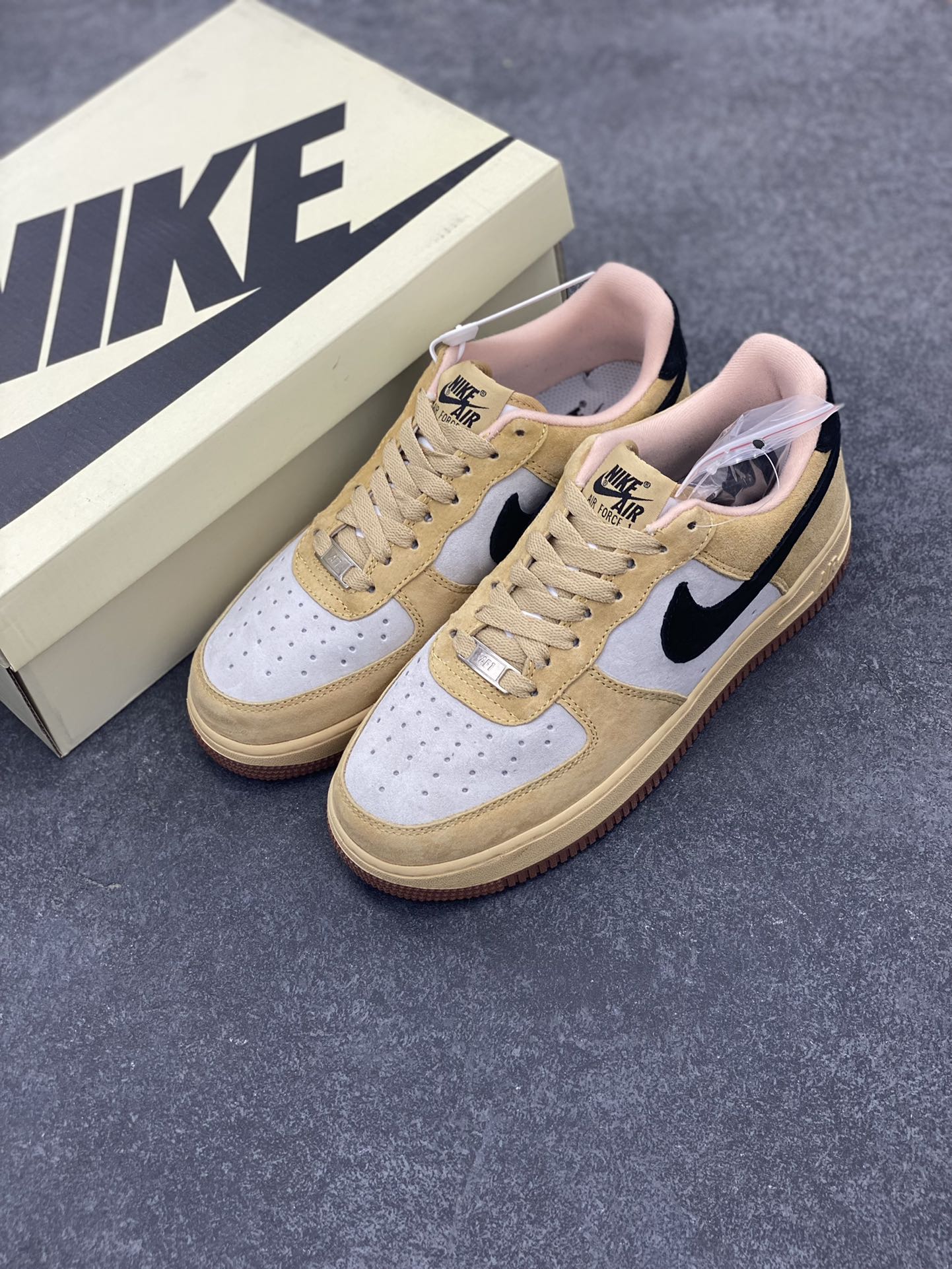 图片[8]-Nk Air Force 1\’07 Low “Ivory white”🐘 “象牙白”🐘空军一号低帮休闲板鞋  鞋款鞋身采用了纯色皮革打造 原楦头原纸板 打造纯正空军版型 专注外贸渠道 全掌内置蜂窝气垫 原厂中底钢印、拉帮完美  货号：FA2407-101 尺码：36 36.5 37.5 38 38.5 39 40 40.5 41 42 42.5 43 44 44.5 45-选品中心