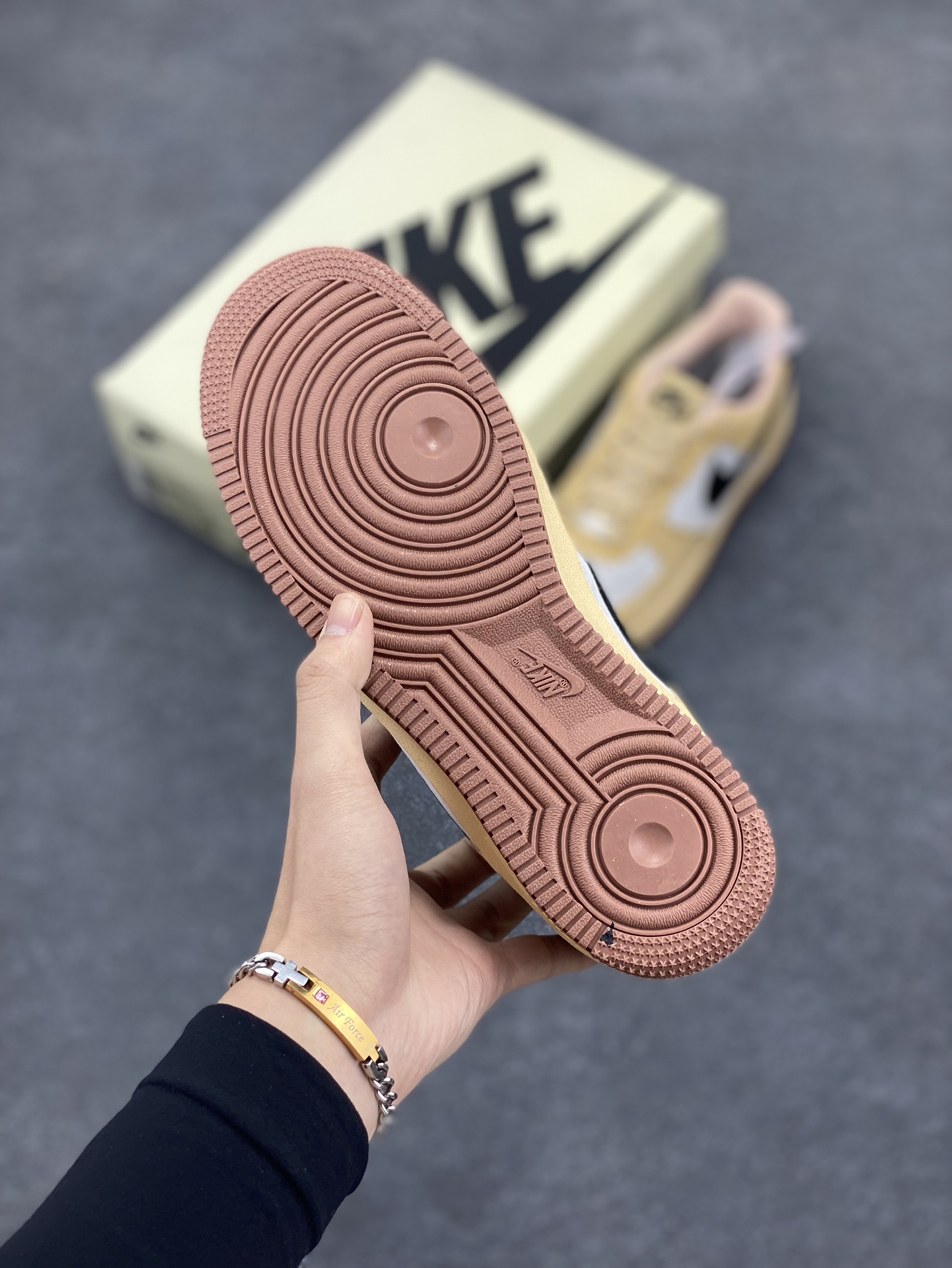 图片[5]-Nk Air Force 1\’07 Low “Ivory white”🐘 “象牙白”🐘空军一号低帮休闲板鞋  鞋款鞋身采用了纯色皮革打造 原楦头原纸板 打造纯正空军版型 专注外贸渠道 全掌内置蜂窝气垫 原厂中底钢印、拉帮完美  货号：FA2407-101 尺码：36 36.5 37.5 38 38.5 39 40 40.5 41 42 42.5 43 44 44.5 45-选品中心