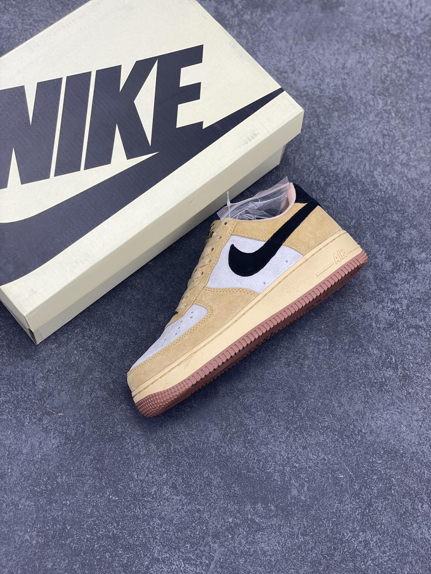 图片[7]-Nk Air Force 1\’07 Low “Ivory white”🐘 “象牙白”🐘空军一号低帮休闲板鞋  鞋款鞋身采用了纯色皮革打造 原楦头原纸板 打造纯正空军版型 专注外贸渠道 全掌内置蜂窝气垫 原厂中底钢印、拉帮完美  货号：FA2407-101 尺码：36 36.5 37.5 38 38.5 39 40 40.5 41 42 42.5 43 44 44.5 45-选品中心