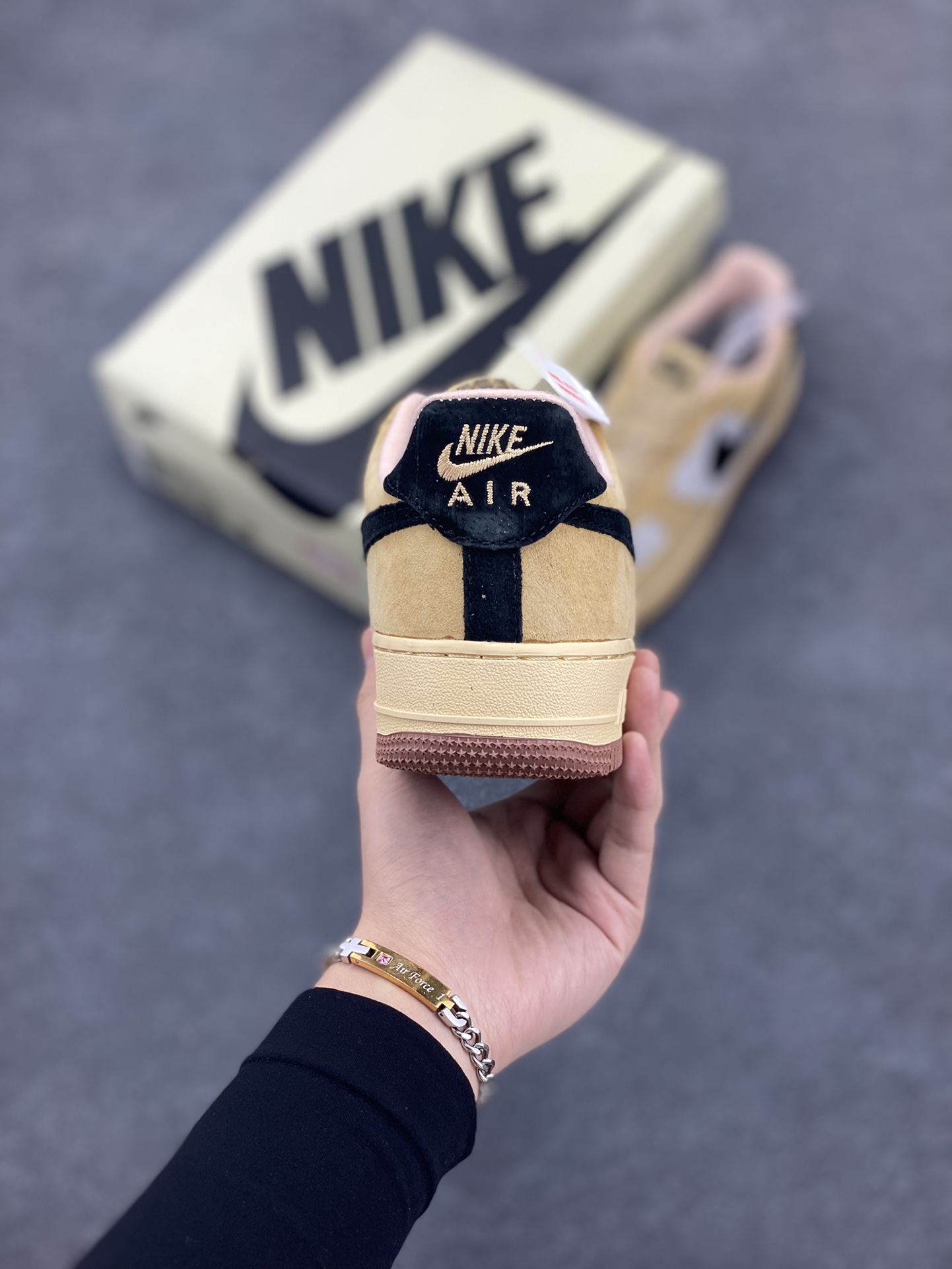 图片[4]-Nk Air Force 1\’07 Low “Ivory white”🐘 “象牙白”🐘空军一号低帮休闲板鞋  鞋款鞋身采用了纯色皮革打造 原楦头原纸板 打造纯正空军版型 专注外贸渠道 全掌内置蜂窝气垫 原厂中底钢印、拉帮完美  货号：FA2407-101 尺码：36 36.5 37.5 38 38.5 39 40 40.5 41 42 42.5 43 44 44.5 45-选品中心