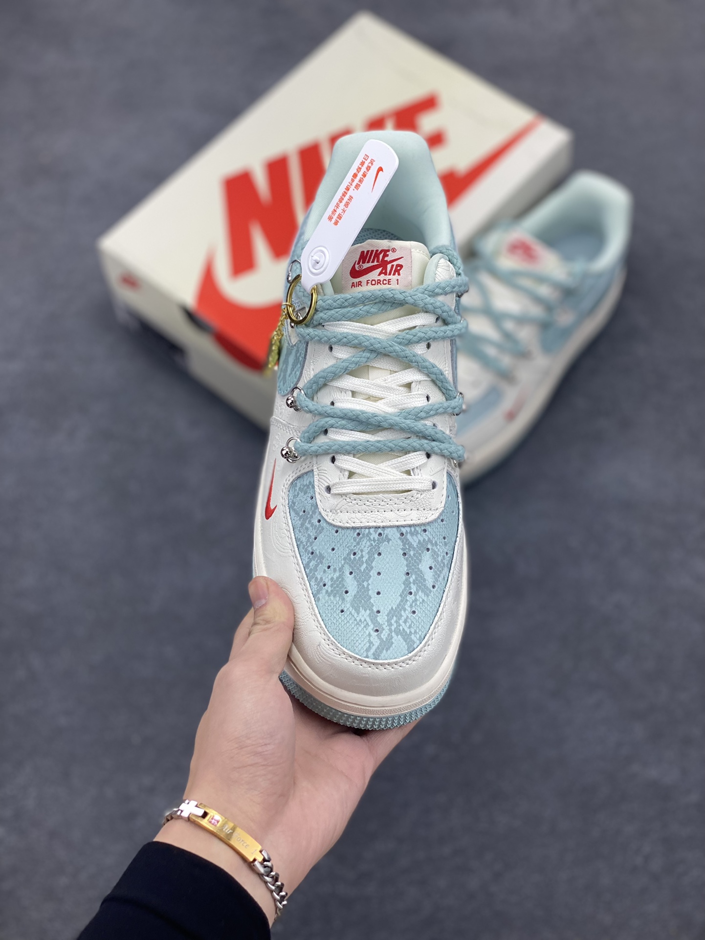 图片[2]-NIke Air Force 1 \’07 Low “青蛇抽绳”空军一号 低帮 运动鞋 休闲鞋 折边针车 工艺难度大 原楦头原纸板 原装鞋盒 定制五金配件 内置全掌气垫 原厂鞋底 货号：KK1988-023 尺码：36 36.5 37.5 38 38.5 39 40 40.5 41 42 42.5 43 44 44.5 45-选品中心