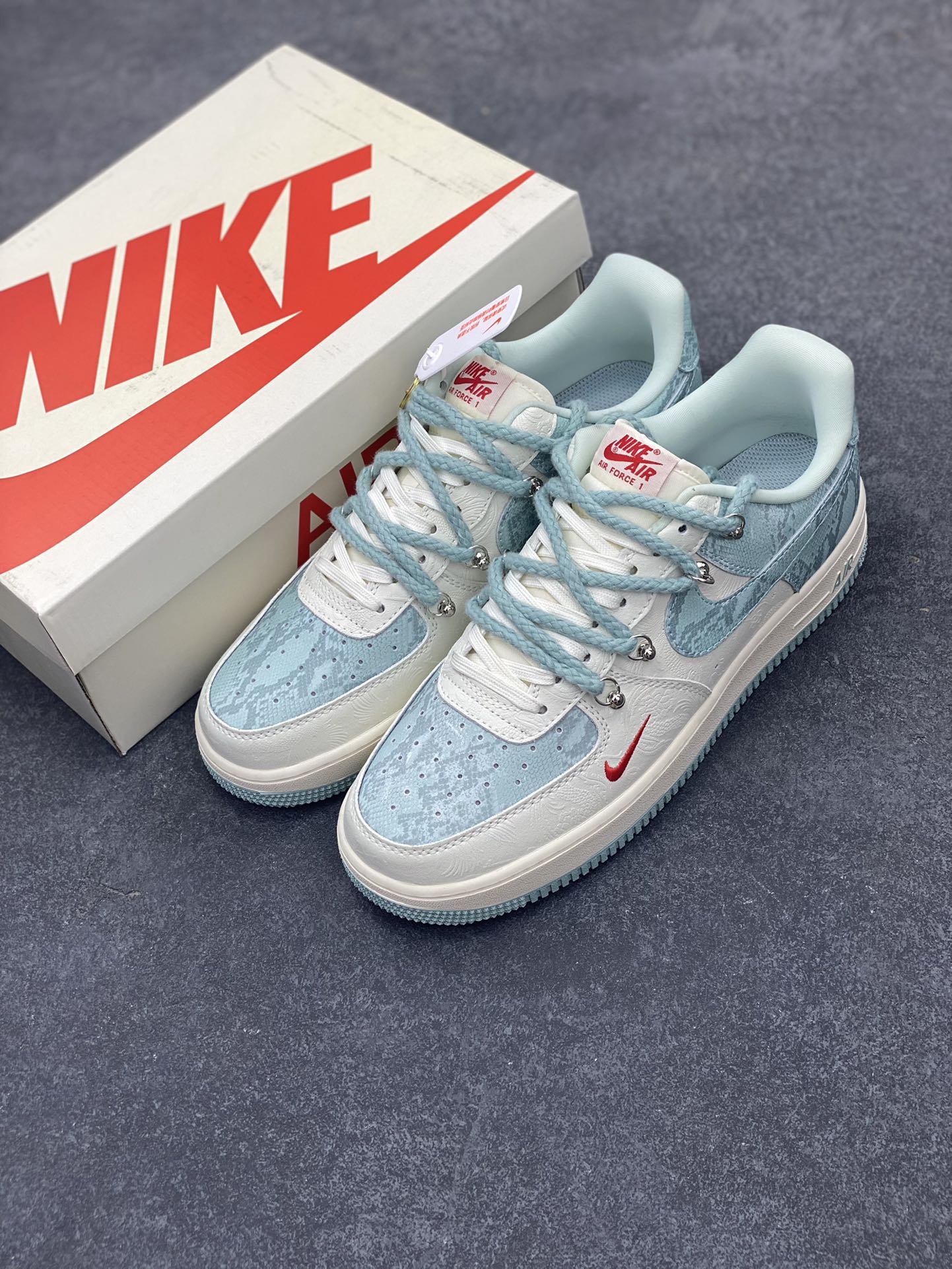 图片[8]-NIke Air Force 1 \’07 Low “青蛇抽绳”空军一号 低帮 运动鞋 休闲鞋 折边针车 工艺难度大 原楦头原纸板 原装鞋盒 定制五金配件 内置全掌气垫 原厂鞋底 货号：KK1988-023 尺码：36 36.5 37.5 38 38.5 39 40 40.5 41 42 42.5 43 44 44.5 45-选品中心