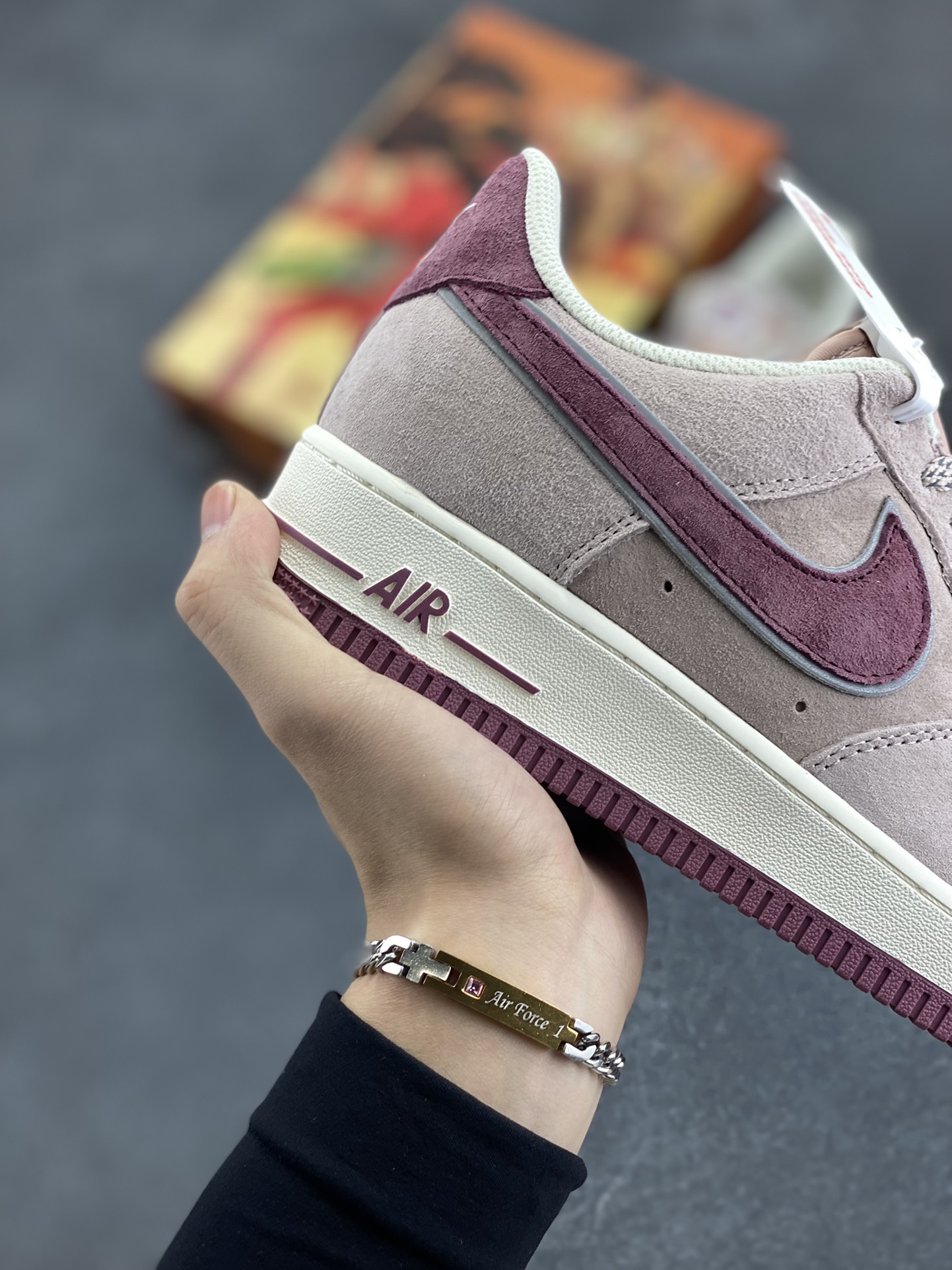 图片[6]-AKIRA×Nike Air Force 1 Low ’07 枣红 头成麂皮 满天星配色 空军一号低帮休闲板鞋 原厂麂皮 原楦原纸板 纯正版型 正品NFC感应芯片 高清洁度 内置全掌气垫 货号：KT0036-088 尺码：36 36.5 37.5 38 38.5 39 40 40.5 41 42 42.5 43 44 44.5 45-选品中心