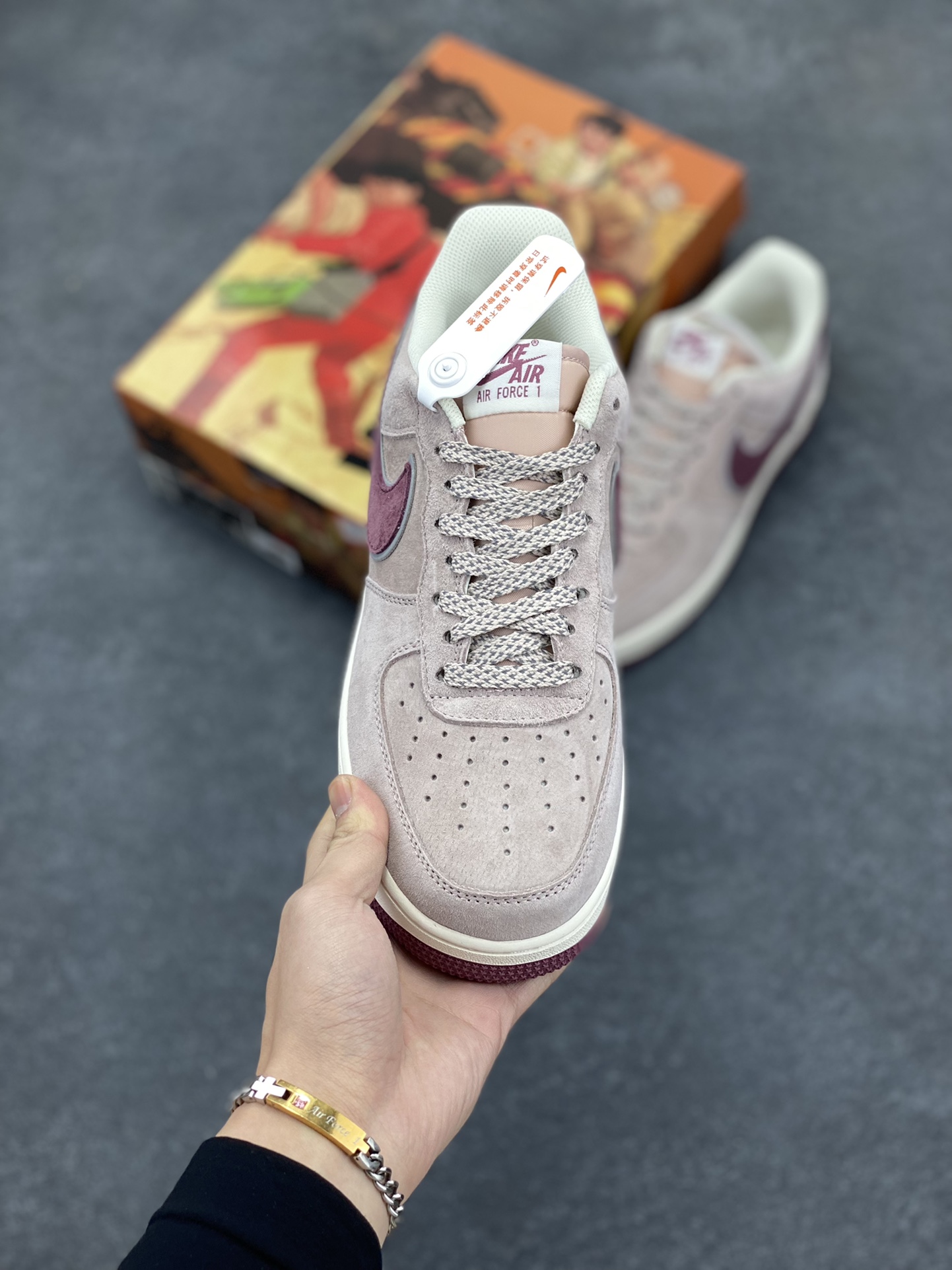 图片[2]-AKIRA×Nike Air Force 1 Low ’07 枣红 头成麂皮 满天星配色 空军一号低帮休闲板鞋 原厂麂皮 原楦原纸板 纯正版型 正品NFC感应芯片 高清洁度 内置全掌气垫 货号：KT0036-088 尺码：36 36.5 37.5 38 38.5 39 40 40.5 41 42 42.5 43 44 44.5 45-选品中心