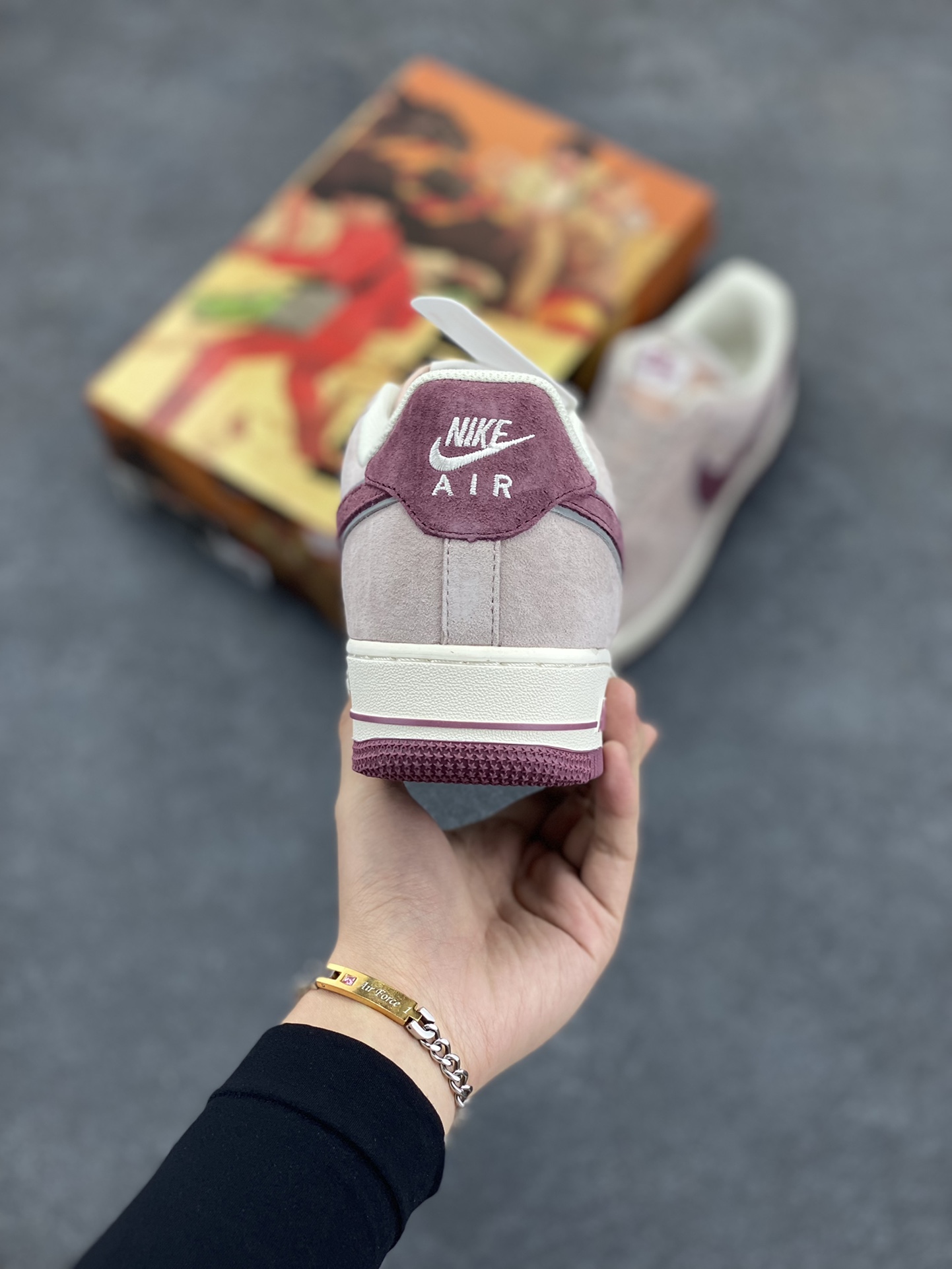 图片[4]-AKIRA×Nike Air Force 1 Low ’07 枣红 头成麂皮 满天星配色 空军一号低帮休闲板鞋 原厂麂皮 原楦原纸板 纯正版型 正品NFC感应芯片 高清洁度 内置全掌气垫 货号：KT0036-088 尺码：36 36.5 37.5 38 38.5 39 40 40.5 41 42 42.5 43 44 44.5 45-选品中心