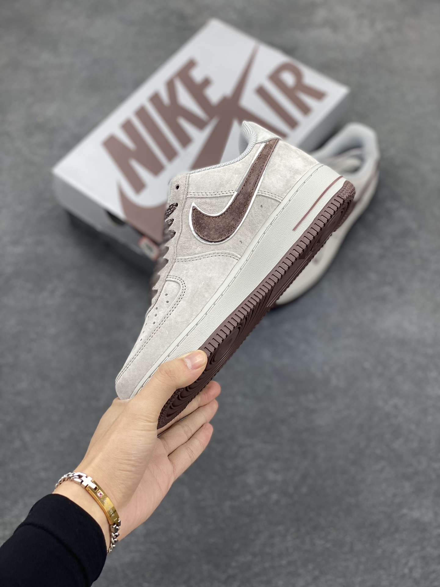 图片[3]-NIke Air Force 1 \’07 Low 麂皮红 卫冕冠军 小勾满天星空军一号中帮运动休闲板鞋 3M反光进口麂皮 原装鞋盒原楦头原纸板 内置全掌气垫 高清洁度 货号：WW5021-622 尺码：36 36.5 37.5 38 38.5 39 40 40.5 41 42 42.5 43 44 44.5 45-选品中心