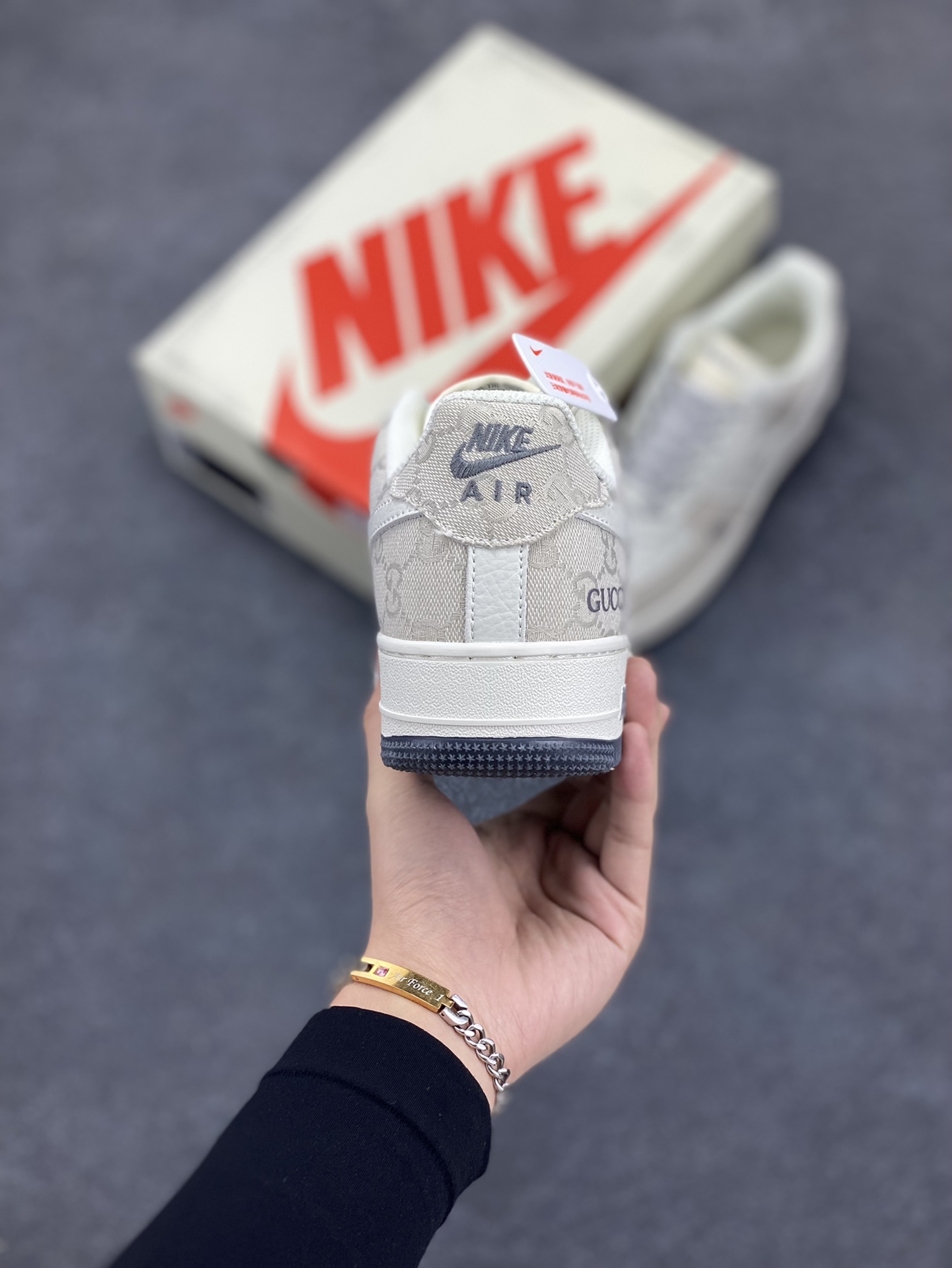 图片[4]-Nike Air Force 1 ’07 Low 空军一号低帮百搭休闲运动板鞋。柔软、弹性十足的缓震性能和出色的中底设计，横跨复古与现代的外型结合，造就出风靡全球三十多年的Force 1，直到今天还深受青睐 货号：BB9577-102 尺码：36 37.5 38 39 40 41 42 43 44 45-选品中心