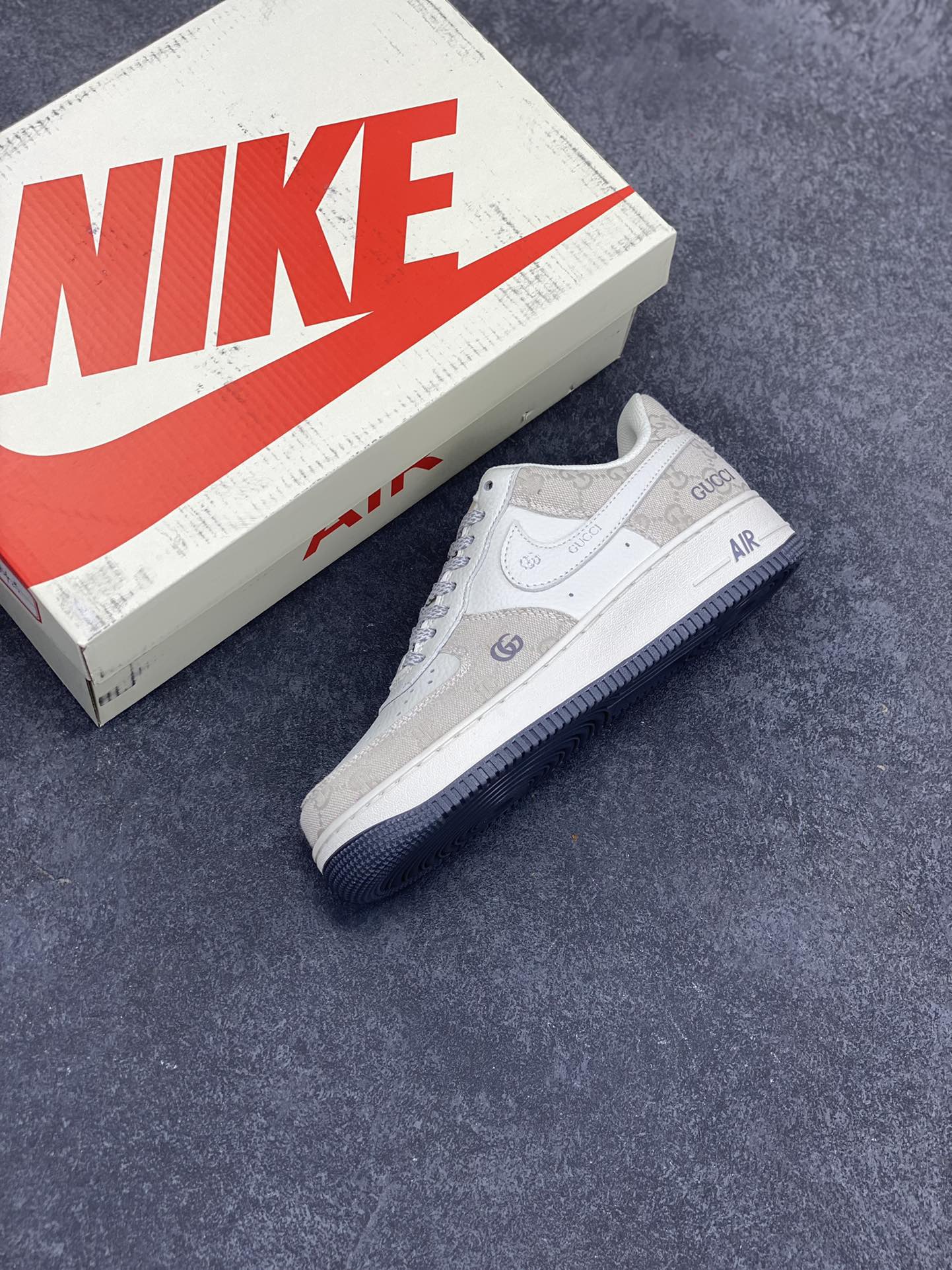 图片[7]-Nike Air Force 1 ’07 Low 空军一号低帮百搭休闲运动板鞋。柔软、弹性十足的缓震性能和出色的中底设计，横跨复古与现代的外型结合，造就出风靡全球三十多年的Force 1，直到今天还深受青睐 货号：BB9577-102 尺码：36 37.5 38 39 40 41 42 43 44 45-选品中心