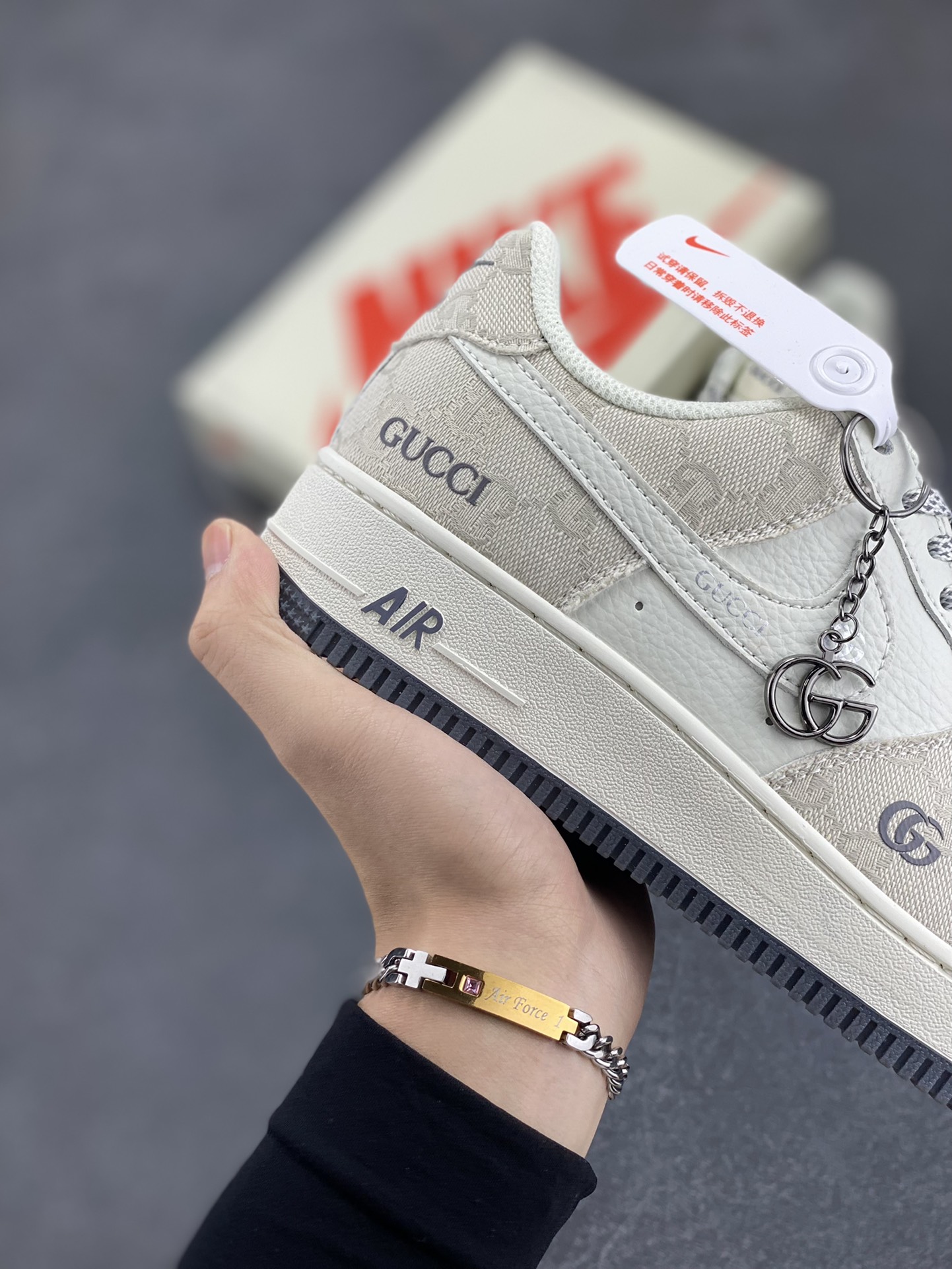 图片[6]-Nike Air Force 1 ’07 Low 空军一号低帮百搭休闲运动板鞋。柔软、弹性十足的缓震性能和出色的中底设计，横跨复古与现代的外型结合，造就出风靡全球三十多年的Force 1，直到今天还深受青睐 货号：BB9577-102 尺码：36 37.5 38 39 40 41 42 43 44 45-选品中心