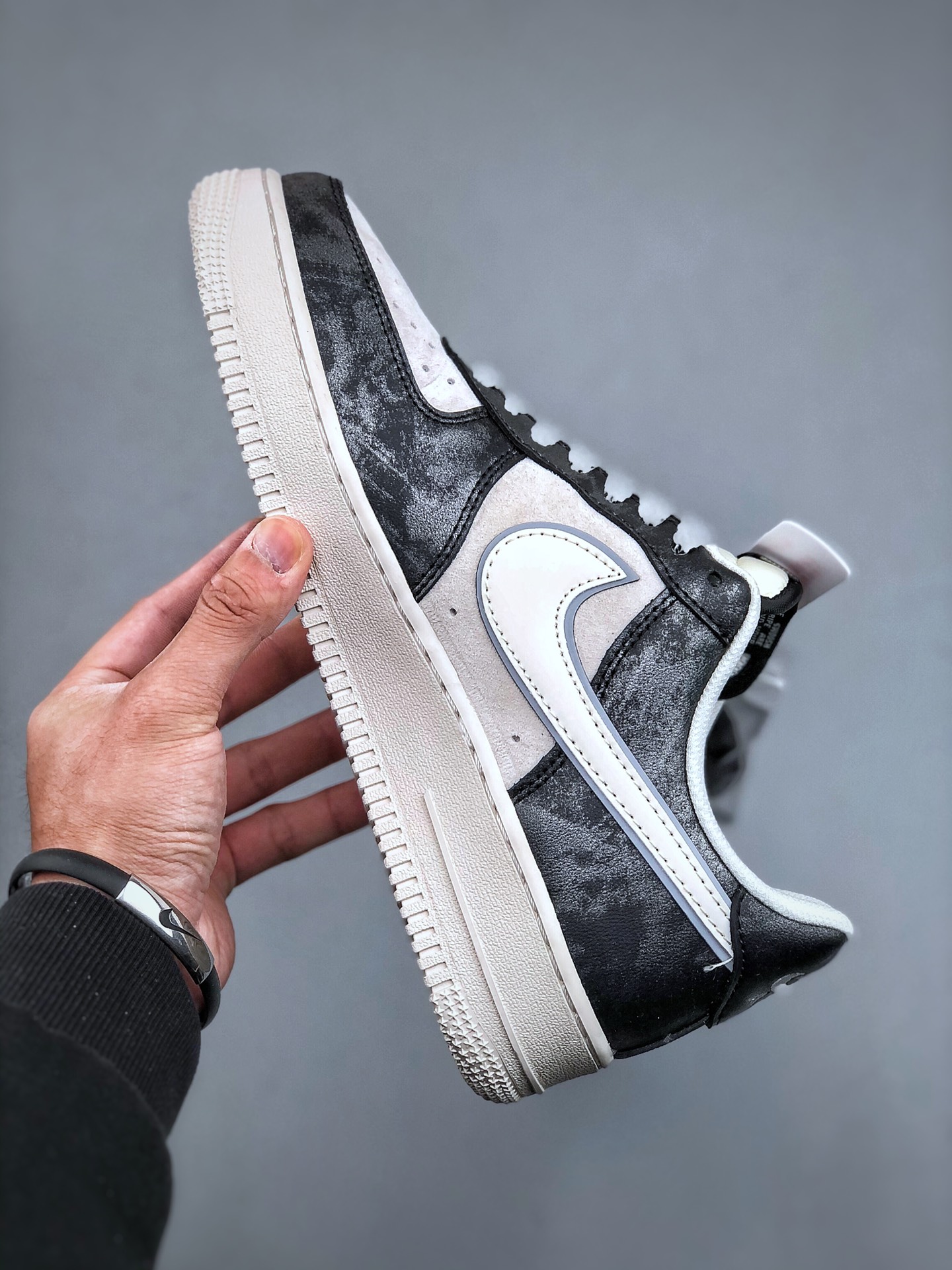 💰320纯原版本

  Nk Air Force 1'07 Low 北面联名-漆皮涂鸦 空军一号 低帮休闲板鞋 DM6688-008 #原楦头原纸板 原装鞋盒 定制五金配件 内置全掌气垫 原厂鞋底 尺码：36 36.5 37.5 38 38.5 39 40 40.5 41 42 42.5 43 44 44.5 45