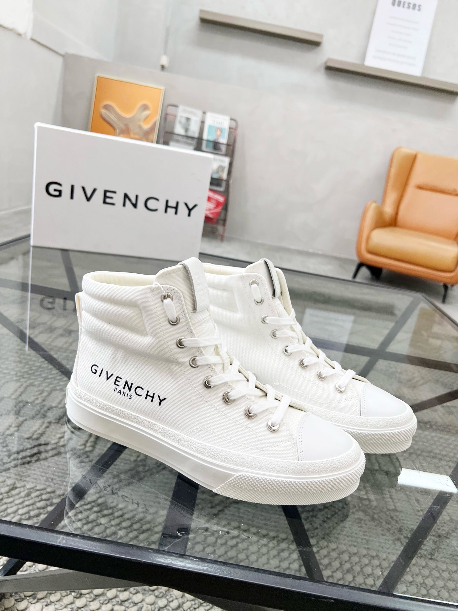NO:219985,Brand GIVENCHY Color Original Color Number 35-44 Customized 45.46.47 Price Couple Model Material Givenchy Top-level Original Product!  High-top casual shoes counter, the upper is sold simultaneously with cowhide with colored cloth water-dyed cowhide, original outsole, fashionable, simple and elegant style, versatile, Givenchy casual shoes, given, given, given, cowhide19860909品牌GIVENCHY 颜色 原版配色 码数35-44定做45.46.47 价格情侣款 材质纪梵希顶级·原单货！精品好货 高帮休闲鞋专柜 同步发售鞋面采用牛皮搭配彩色布面水染牛皮里 原版大底 版型时尚简洁大方 百搭款,纪梵希休闲鞋,givenchy,givenchy,cowhide,Men's shoes