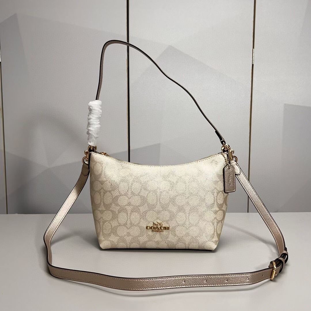 coach zip top sholderbag. CW391 new zippered small armpit bag is just the right size, and the unique metallic luster looks very high-end and text