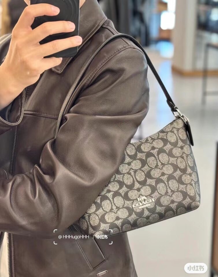 Coach CW391