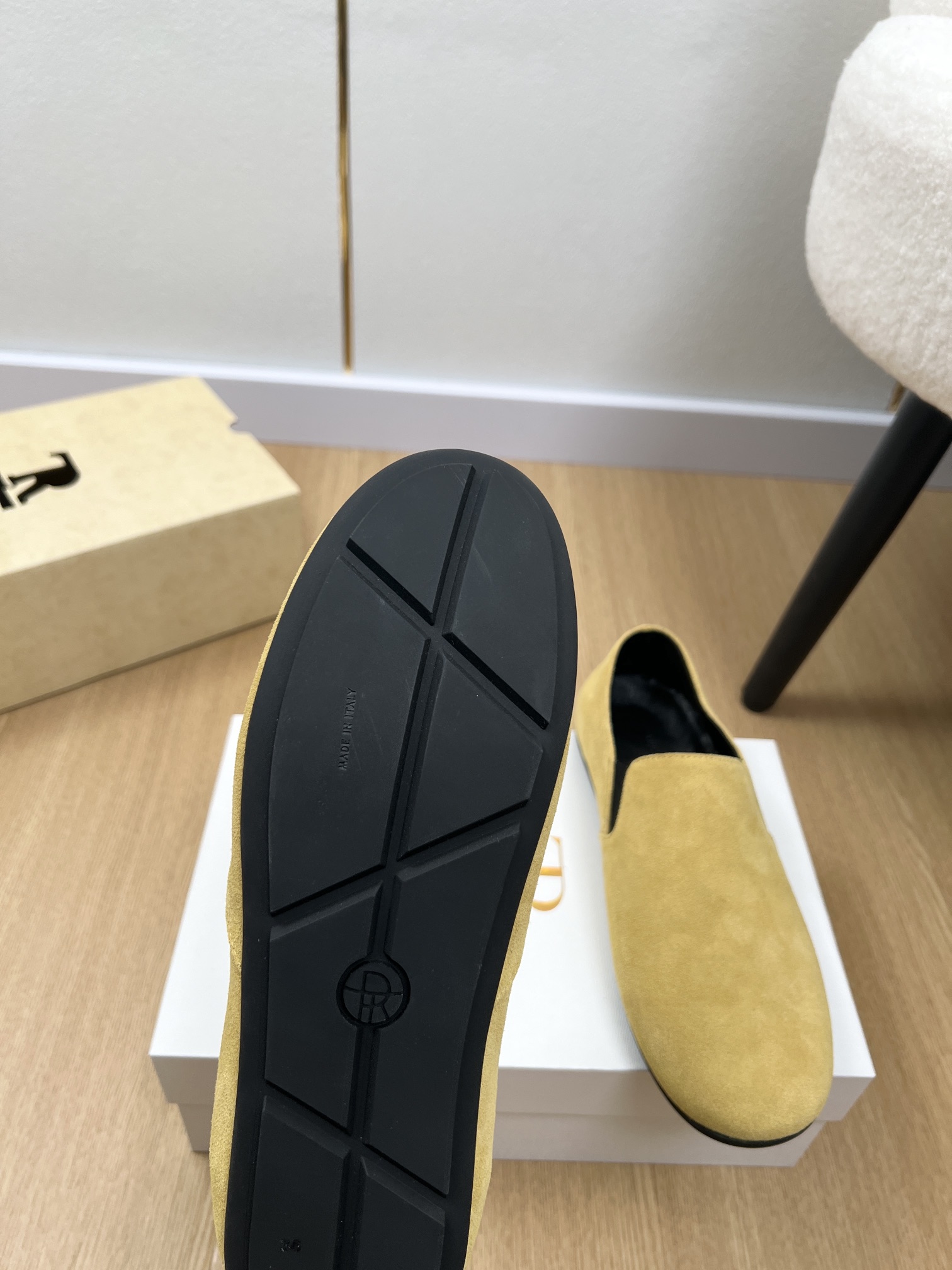 2025 Morning Edition Shoe Review: TheRow’s Stylish Comfort and Quality - 图片 9