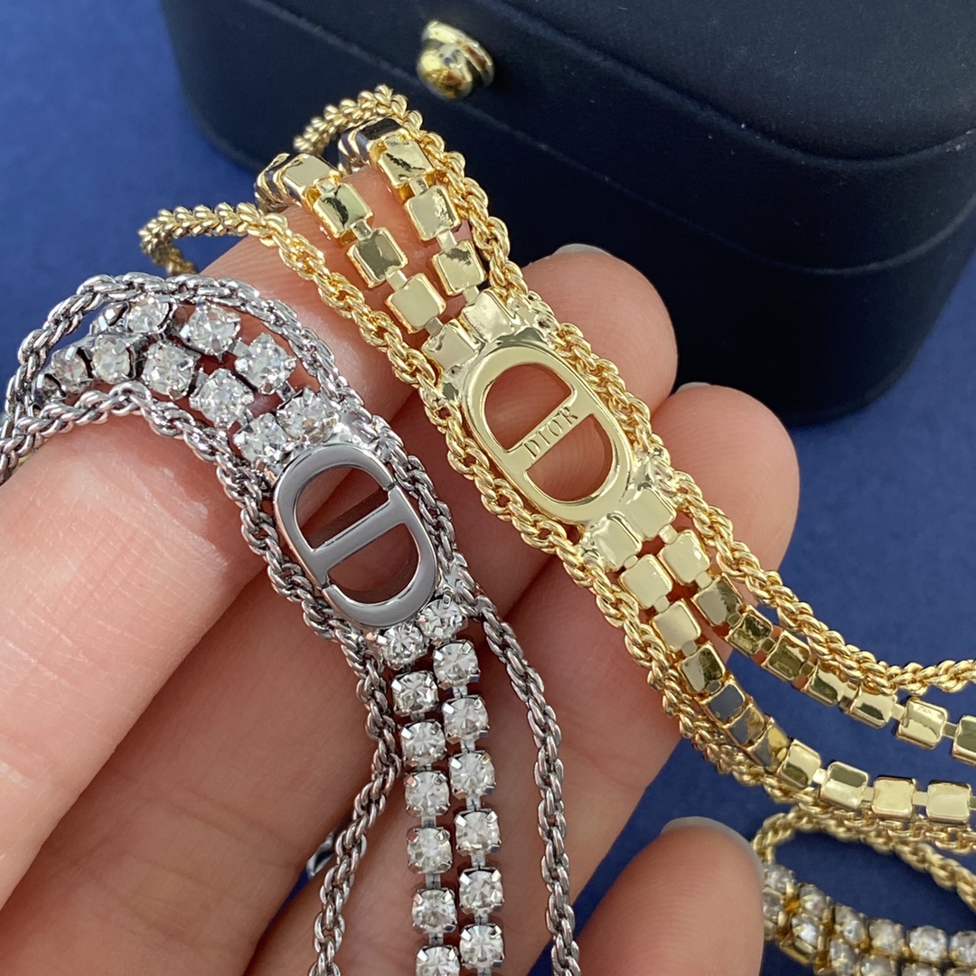 Dior 迪奥DIOR韩版轻奢 闪耀排钻四层链光面CD字母项链黄铜材料2个色：金色 银色