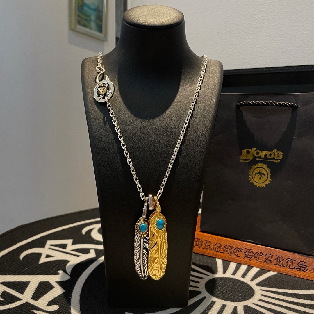 NO:108580,[New Products are on the Shelves] Goro’s Takahashi Goro Matsushi Double Feather Pendant, Takahashi Classic Necklace, Top Version, Accepted Exclusive Shooting, Focus on the High-end Market, Kuaishou/ins/Xiaohongshu popular models, absolutely different from ordinary versions!  The details of the picture product are consistent with ZP!  Original production process, precision quality, purely handmade, authentic model opening, fashion essentials, both men and women can wear, same couple style, rock punk silver style, retro elements, trendy and versatile, same style on the official website, fine jewelry, necklace19860909批【新品上架】Goro’s高桥吾郎松石双羽毛吊坠,高桥经典项链,顶级版本,认准独家拍摄,主攻高端市场 ,快手/ins/小红书热门款,绝对区别普通版本！图片产品细节与ZP一致！原版制作工艺 精工品质 纯手工打造 ～正品开模潮流时尚必备 男女均可佩戴 情侣款同款 摇滚朋克泰银风格 复古元素 潮流百搭 官网同款,饰品精品,necklace,Jewelry