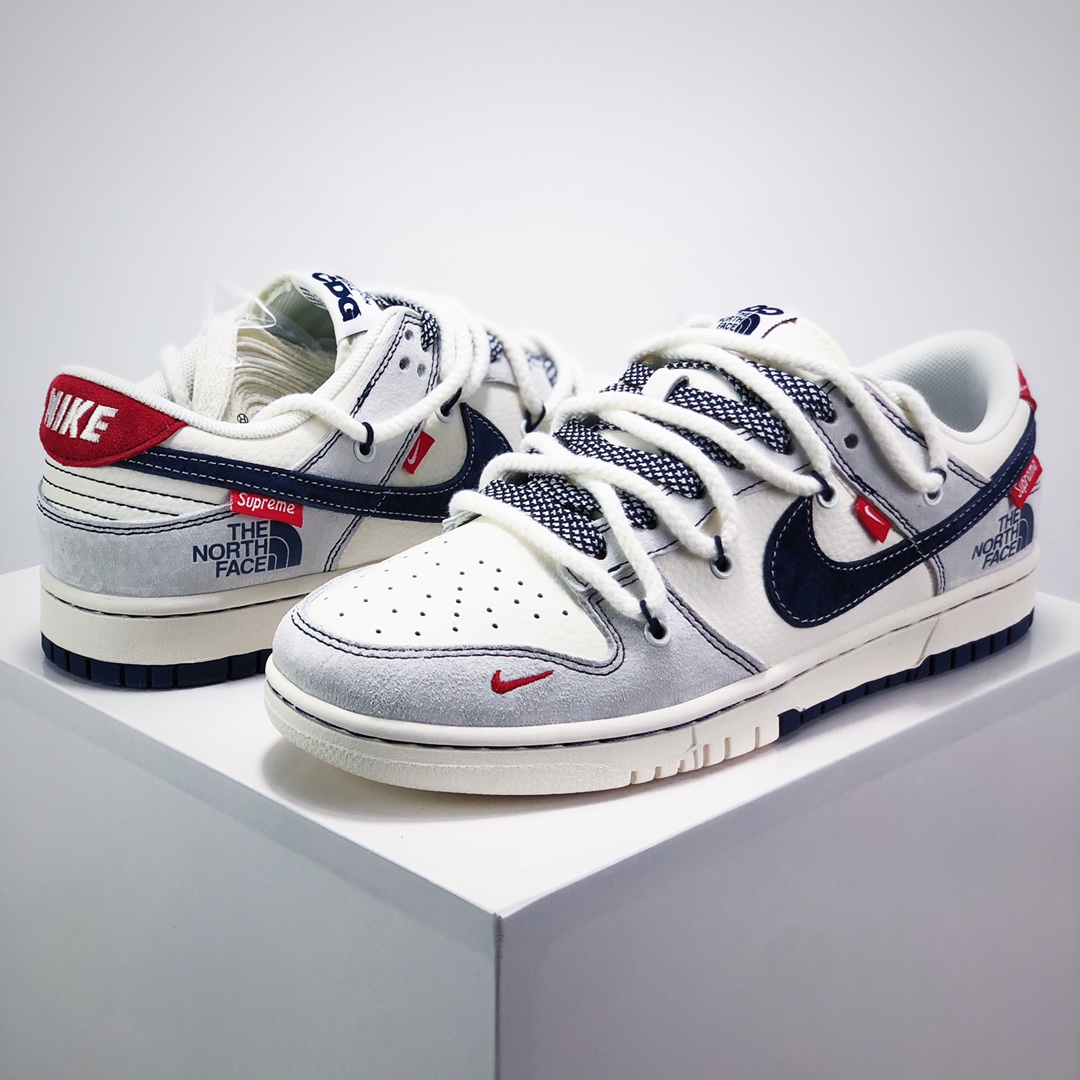 💰280
海外爆款限量发售！公司级 Nike SB Dunk Low“北面xSUPREME系列——绑带米黄藏蓝勾” 周年高端定制 低帮休闲板鞋 定制鞋盒 大厂纯原品质出货 超高清洁度 皮料切割干净无任何毛边 细节完美 
货号：YX5066-232
Size:36 36.5 37.5 38 36.5 39 40 40.5 41 42 42.5 43 44 44.5 45
