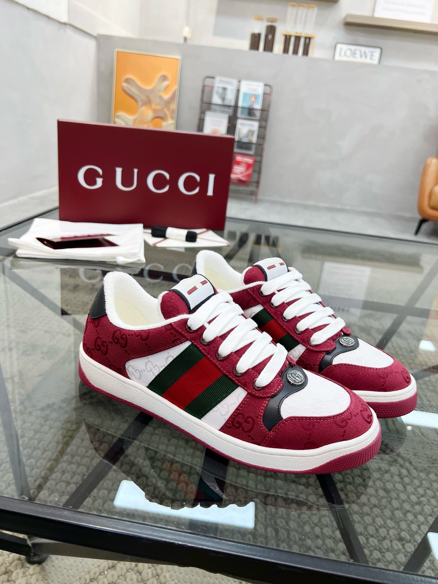 NO:603915,Brand G U C C I Color Original color matching Code number 35-44 Customized 45 Price Couple style Material Gucci 2025 spring and autumn model The same high-end boutique latest model at the counter This color sneaker is inspired by classic sneakers with cowhide and printed cloth. The original customized outsole presents an old effect as a whole, Gucci casual shoes, sneakers, cowhide19860909品牌G U C C I 颜色原版配色 码数35-44定做45 价格情侣款 材质古奇2025春秋款 专柜同款高端精品最新款 此款彩色运动鞋 牛皮搭配印花布面经典运动鞋为灵感 原版定制大底 整体呈现做旧效果,古奇 休闲鞋,sneakers,cowhide,Men's shoes