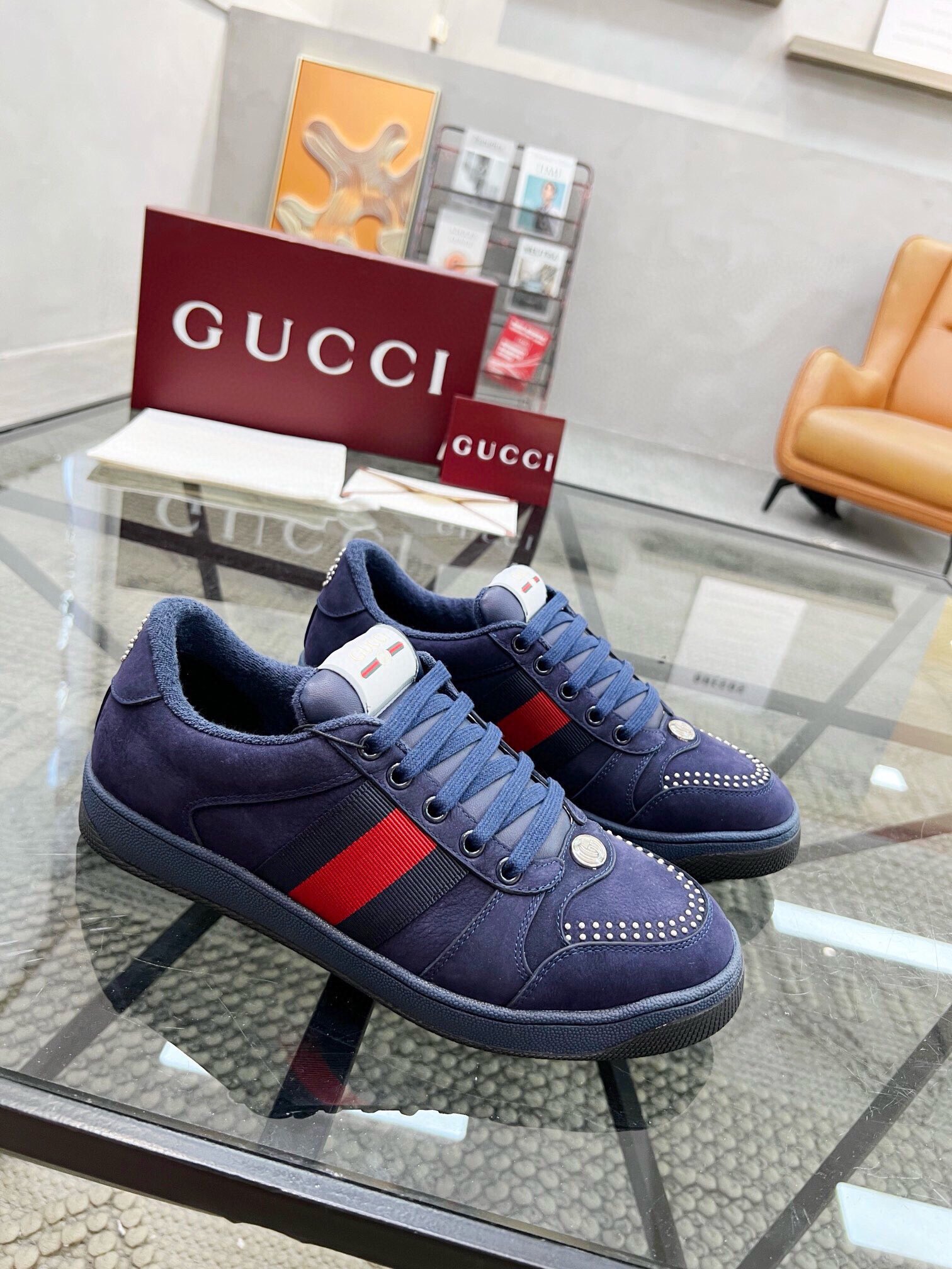 NO:222765,Brand G U C C I original color matching code number 38-44 customized 45 price Material Guqi 2025 spring and autumn style The same style as the counter, the latest high-end and boutique style This colored sneakers are inspired by cowhide and printed cloth classic sneakers. Original customized outsole. The overall appearance of the old-fashioned effect is presented. Guqi casual shoes, sneakers, cowhide19860909品牌G U C C I 颜色原版配色 码数38-44定做45 价格 材质古奇2025春秋款 专柜同款高端精品最新款 此款彩色运动鞋 牛皮搭配印花布面经典运动鞋为灵感 原版定制大底 整体呈现做旧效果,古奇 休闲鞋,sneakers,cowhide,Men's shoes