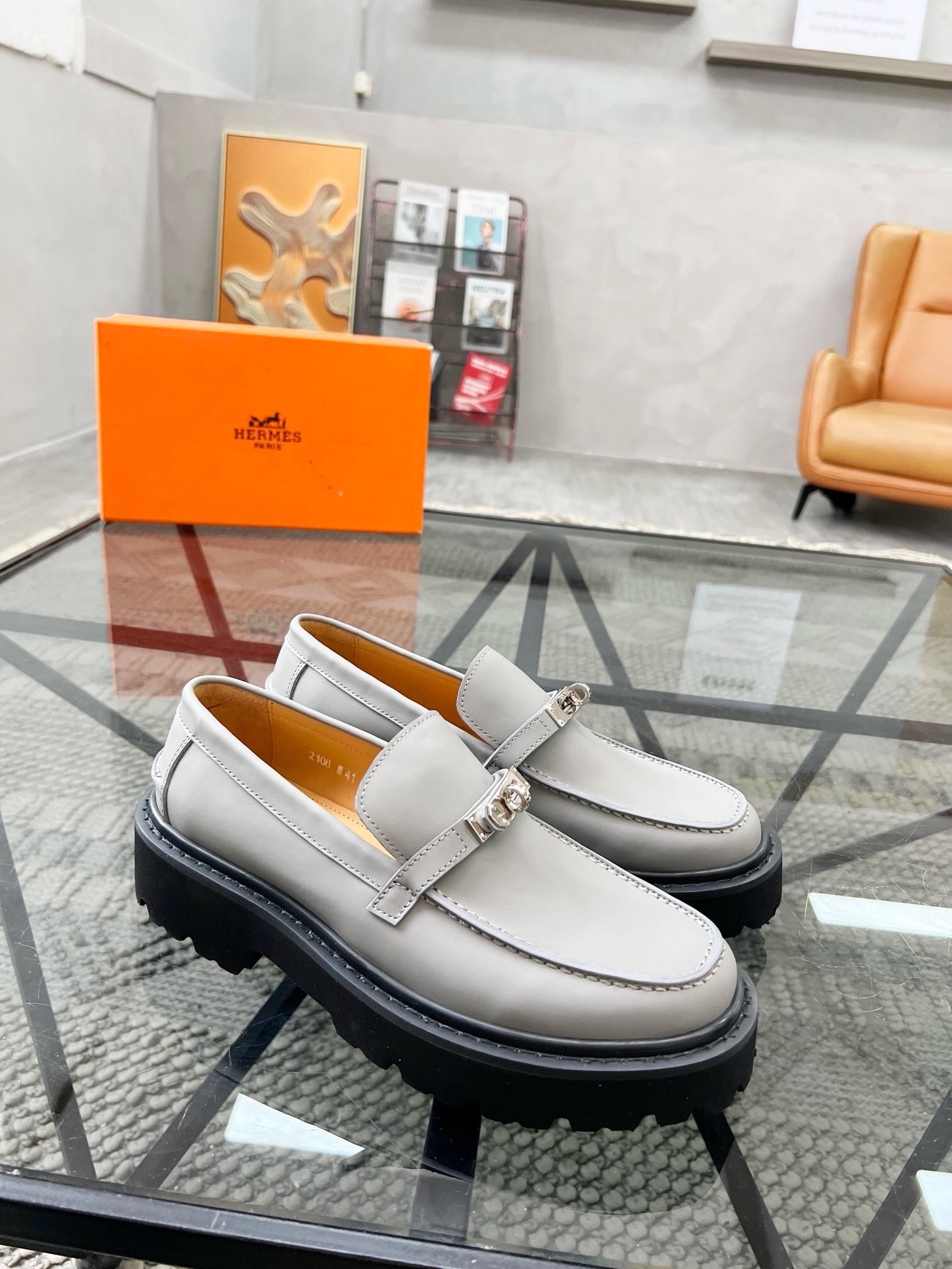 NO:219993,Brand HERMES original color matching, size 39-44 customized 38.45 Price Material Hermes new style casual leather shoes super high top Original single quality luxury material upper is made of imported original cowhide   cowhide inner pure handmade only for comfortable wearing experience original rubber wear-resistant sole, Hermes leather shoes, hermes, hermes, cowhide19860909品牌HERMES 颜色原版配色 码数39-44定做38.45 价格 材质爱马仕新款 休闲 皮鞋 超高顶级 原单品质奢华选材鞋面采用进口原版牛皮制作 牛皮内里纯手工打造只为舒适的穿着体验原版橡胶耐磨大底大底,爱马仕 皮鞋,hermes,hermes,cowhide,Men's shoes