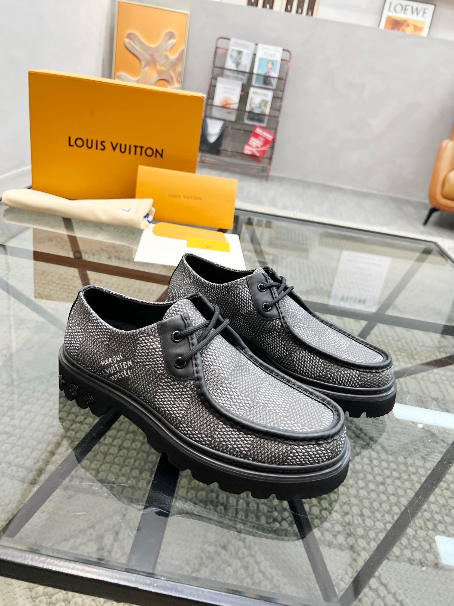 NO:220001,Brand LOUIS VUITTON original color matching number 38-44 customized 45 price Material new Louis Vuitton casual leather shoes original quality Top version uses top layer cowhide design simple and elegant Goodyear exquisite hand-pulled wire to make the shoes more secure Original version Rubber foam sole top foot stylish Comfortable, Louis Vuitton leather shoes, louis vuitton, louis vuitton, cowhide19860909品牌LOUIS VUITTON 颜色原版配色 码数38-44订做45 价格 材质路易威登新款 休闲皮鞋原单品质 顶级版本采用头层牛皮设计简单大方不失优雅固特异精致手工拉线使鞋子更加牢固原版 橡胶 发泡大底 上脚 有型 舒适,路易威登 皮鞋,louis vuitton,louis vuitton,cowhide,Men's shoes