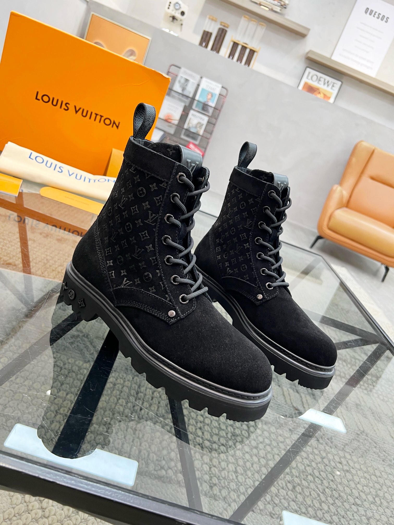 NO:220009,Brand LOUIS VUITTON original color matching code number 39-44 customized 38.45. Price Material Louis Vuitton High-quality · Real-life new outdoor men's boots Top original single cow goods regular shoe factory upper imported cowhide made cowhide inner high-end quality complex craftsmanship perfect replica of the whole shoe high-end atmospheric Original special rubber foam sole Anti-slip and wear-resistant, LV hairy men's boots, louis vuitton, louis vuitton, louis vuitton, louis vuitton, louis vuitton, boots, cowhide19860909品牌LOUIS VUITTON 颜色原版配色 码数39-44定做38.45. 价格 材质路易威登 高质·实拍新款 户外男靴 顶级原单牛货正规鞋厂出品鞋面进口牛皮制作牛皮内里 高端品质复杂工艺完美复刻 整个鞋子高端大气 原版特供橡胶发泡大底 防滑耐磨,LV毛里男靴,louis vuitton,louis vuitton,louis vuitton,boots,cowhide,Men's shoes