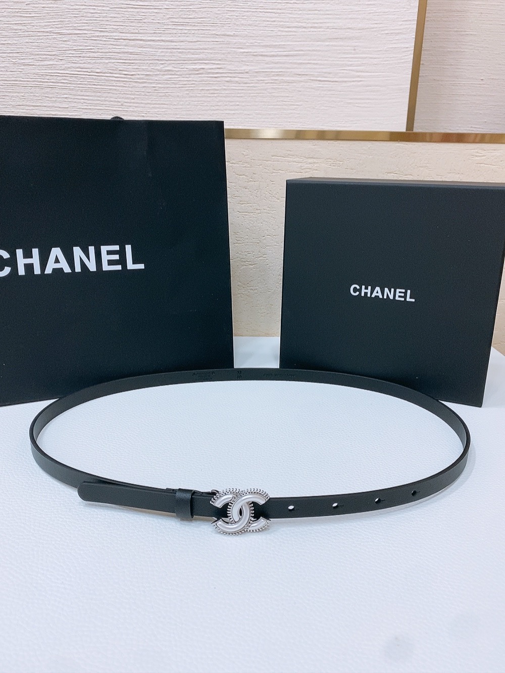 
chanel CC 树脂白 与 链齿牙金 与银 logo扣. 进口胎牛皮腰带 1.5cm精品 精致 典