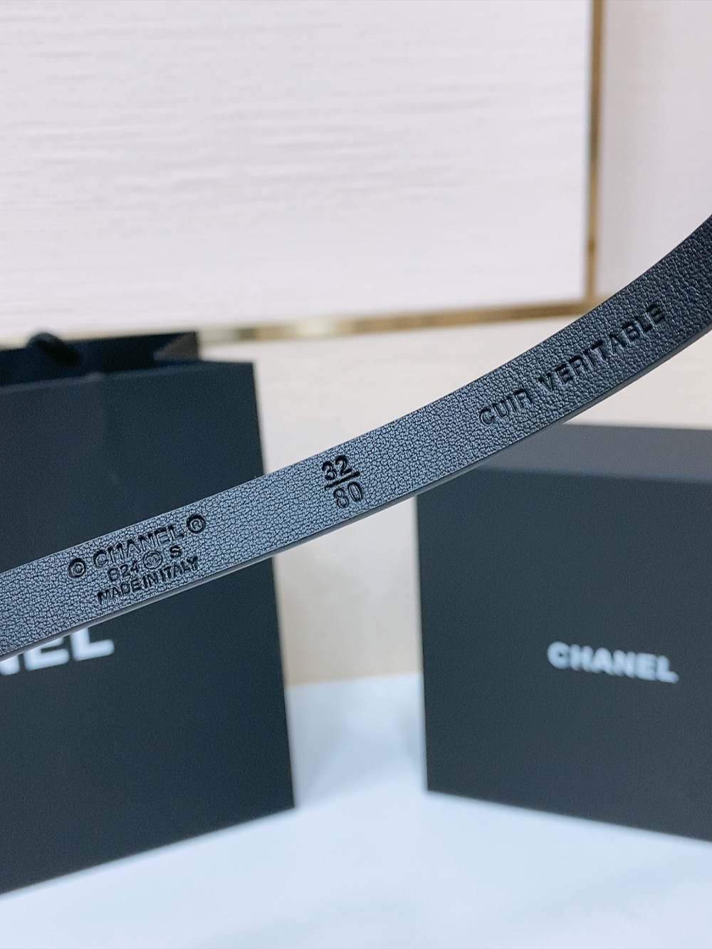 
chanel CC 树脂白 与 链齿牙金 与银 logo扣. 进口胎牛皮腰带 1.5cm精品 精致 典