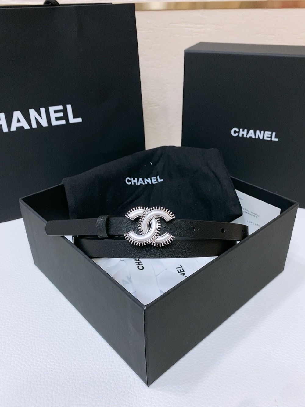 
chanel CC 树脂白 与 链齿牙金 与银 logo扣. 进口胎牛皮腰带 1.5cm精品 精致 典