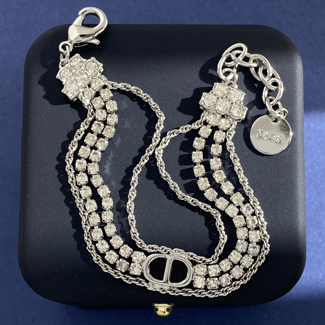 Dior 迪奥DIOR韩版轻奢 闪耀排钻四层链光面CD字母手链黄铜材料 银色