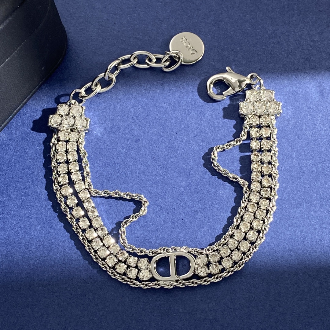 Dior 迪奥DIOR韩版轻奢 闪耀排钻四层链光面CD字母手链黄铜材料 银色