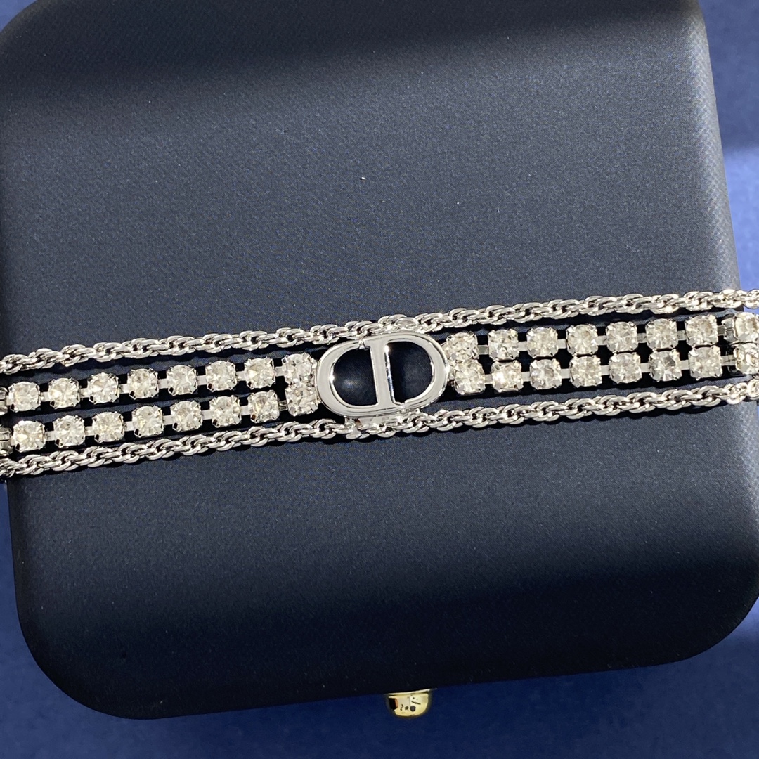 Dior 迪奥DIOR韩版轻奢 闪耀排钻四层链光面CD字母手链黄铜材料 银色