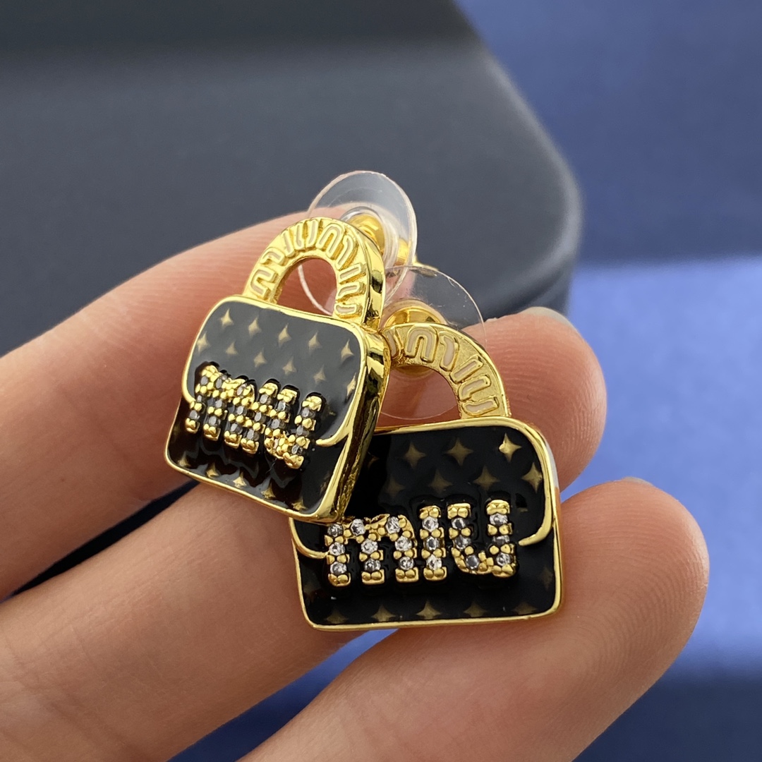 Miu Miu Miumiu缪家INS 百搭韩版小提包包镶钻miu字母耳钉 黄铜材料 2个色