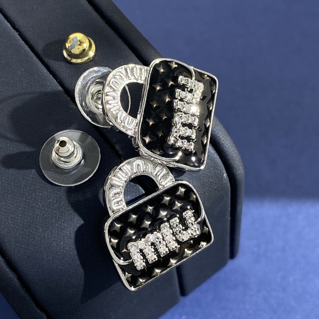 Miu Miu Miumiu缪家INS 百搭韩版小提包包镶钻miu字母耳钉 黄铜材料 2个色