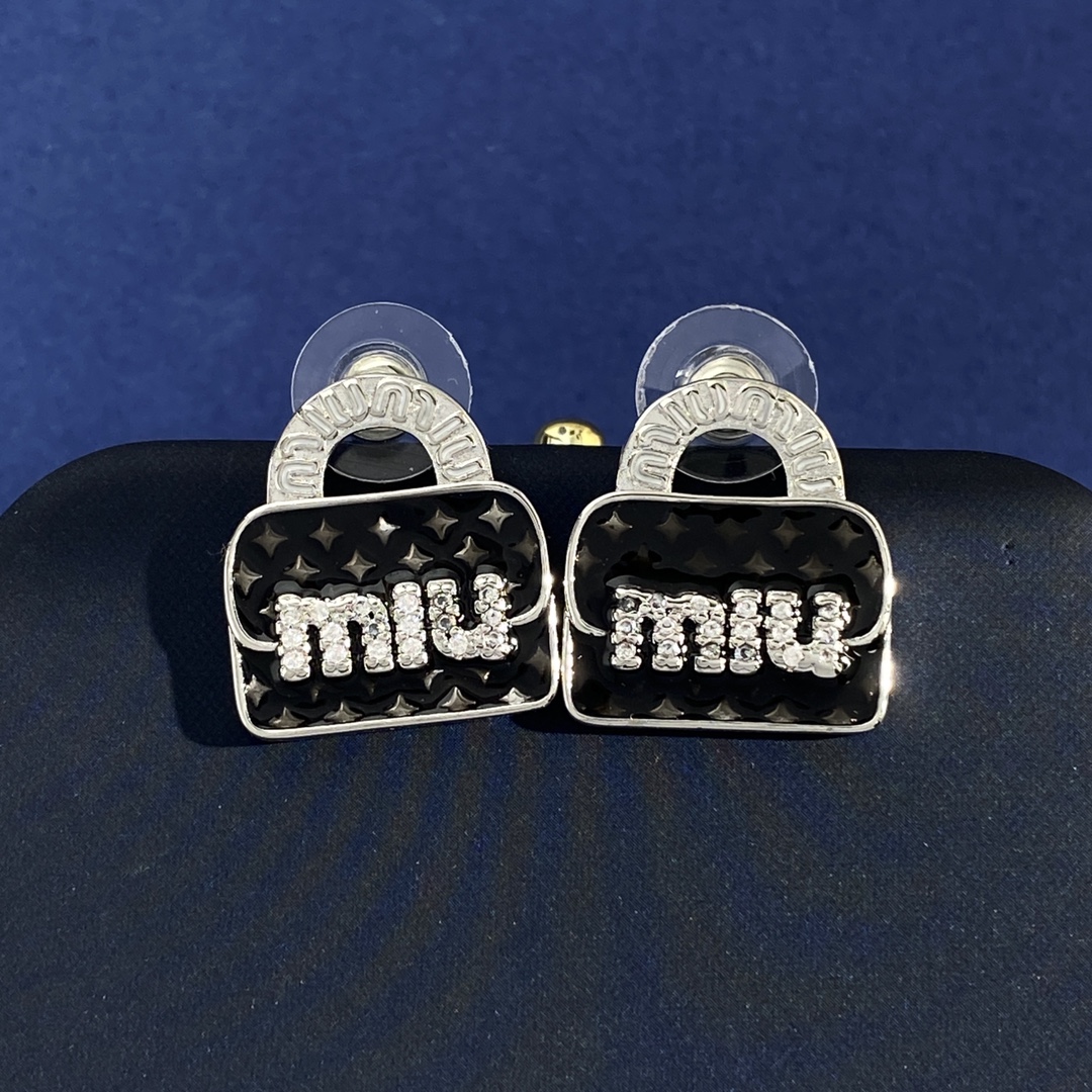 Miu Miu Miumiu缪家INS 百搭韩版小提包包镶钻miu字母耳钉 黄铜材料 2个色