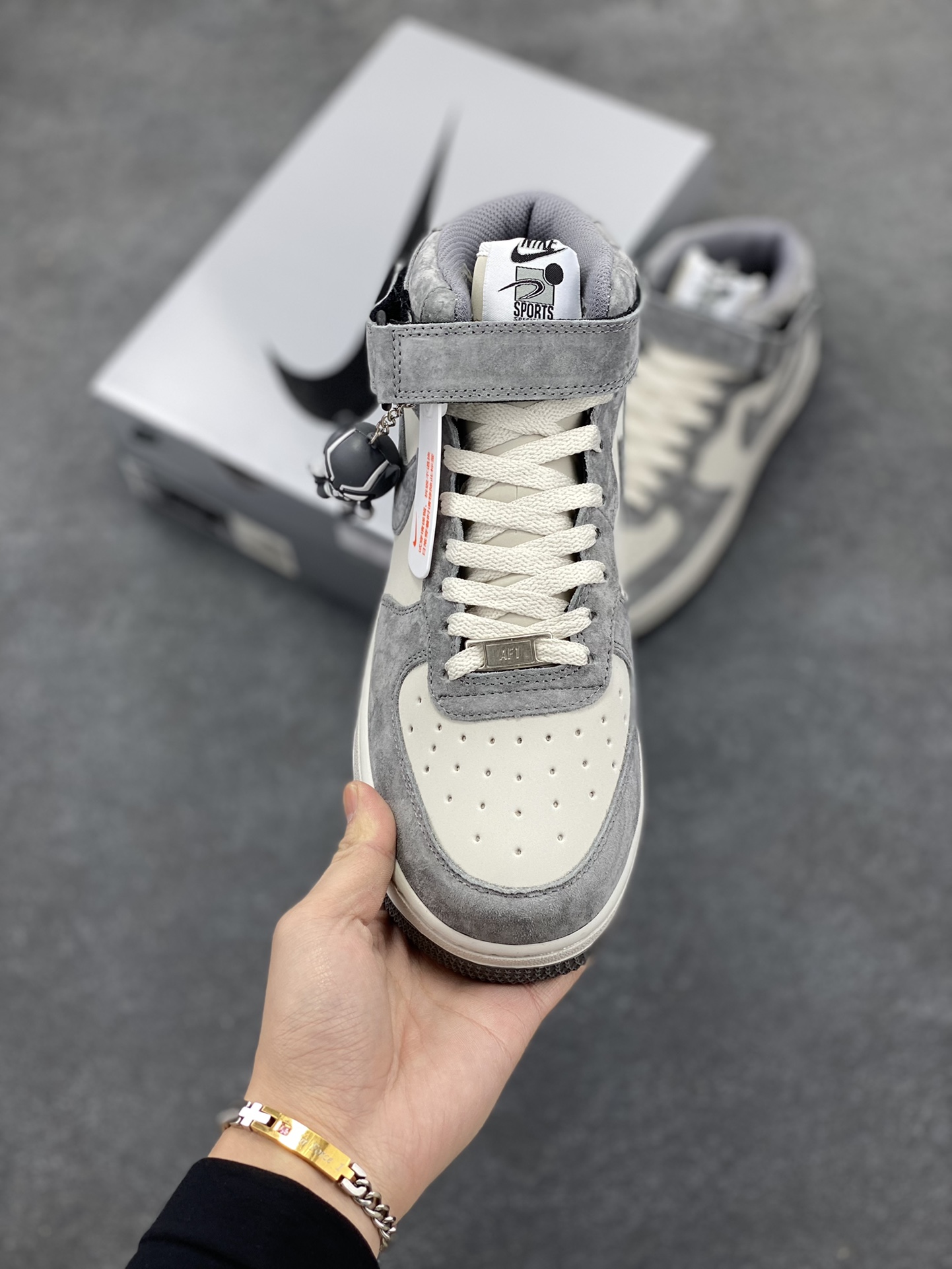 图片[2]-Nike Air Force 1 Mid “Panther”漫威系列 “黑豹战衣” 同款 空军一号中帮休闲运动板鞋 原厂全鞋身麂皮 原楦原纸板 绒感质感S级 内置全掌Solo 原楦头纸板👏🏻 打造最完美空军鞋型 货号：CW2288-668 尺码：36 36.5 37.5 38 38.5 39 40 40.5 41 42 42.5 43 44 44.5 45-选品中心