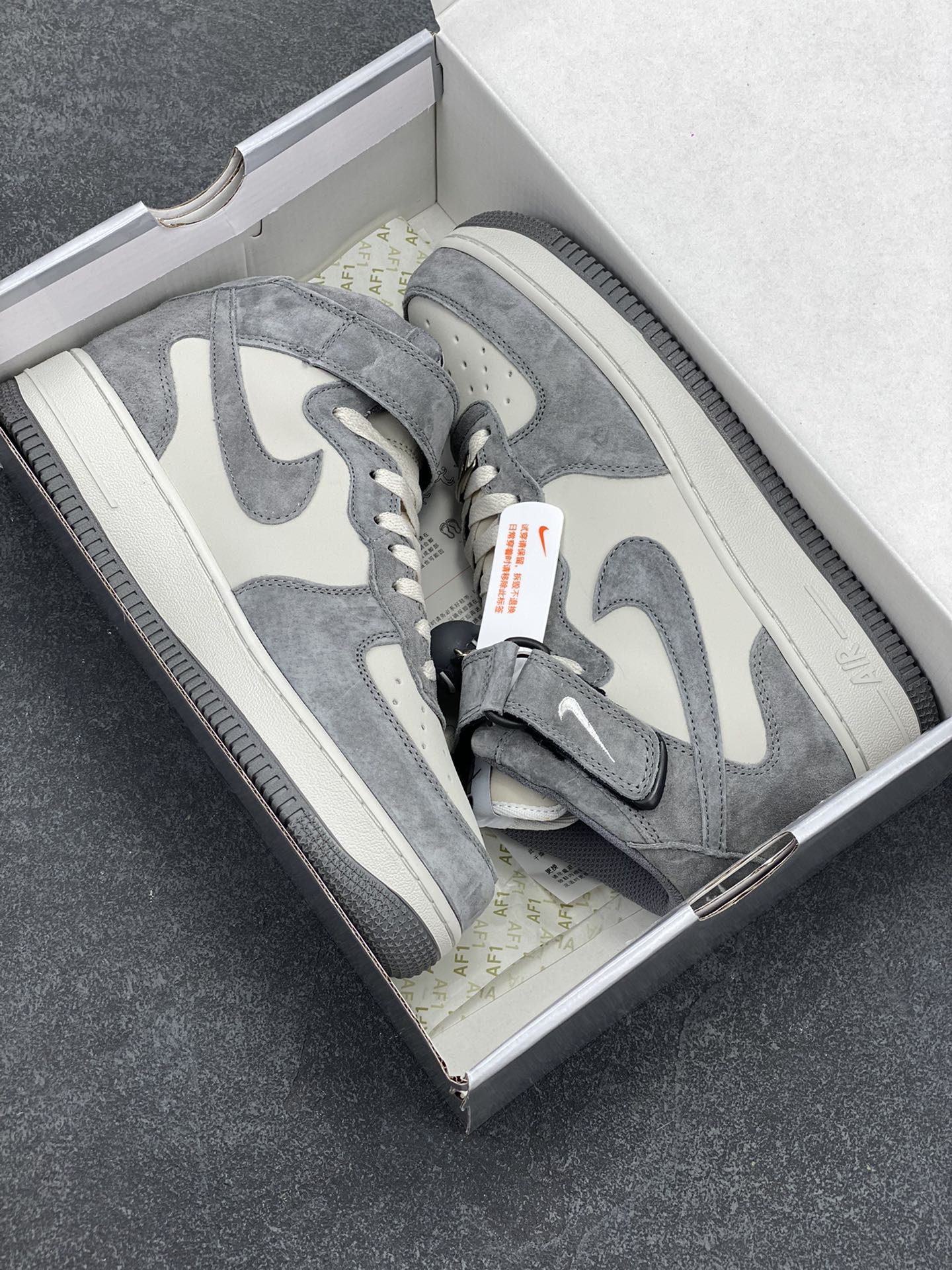 图片[9]-Nike Air Force 1 Mid “Panther”漫威系列 “黑豹战衣” 同款 空军一号中帮休闲运动板鞋 原厂全鞋身麂皮 原楦原纸板 绒感质感S级 内置全掌Solo 原楦头纸板👏🏻 打造最完美空军鞋型 货号：CW2288-668 尺码：36 36.5 37.5 38 38.5 39 40 40.5 41 42 42.5 43 44 44.5 45-选品中心