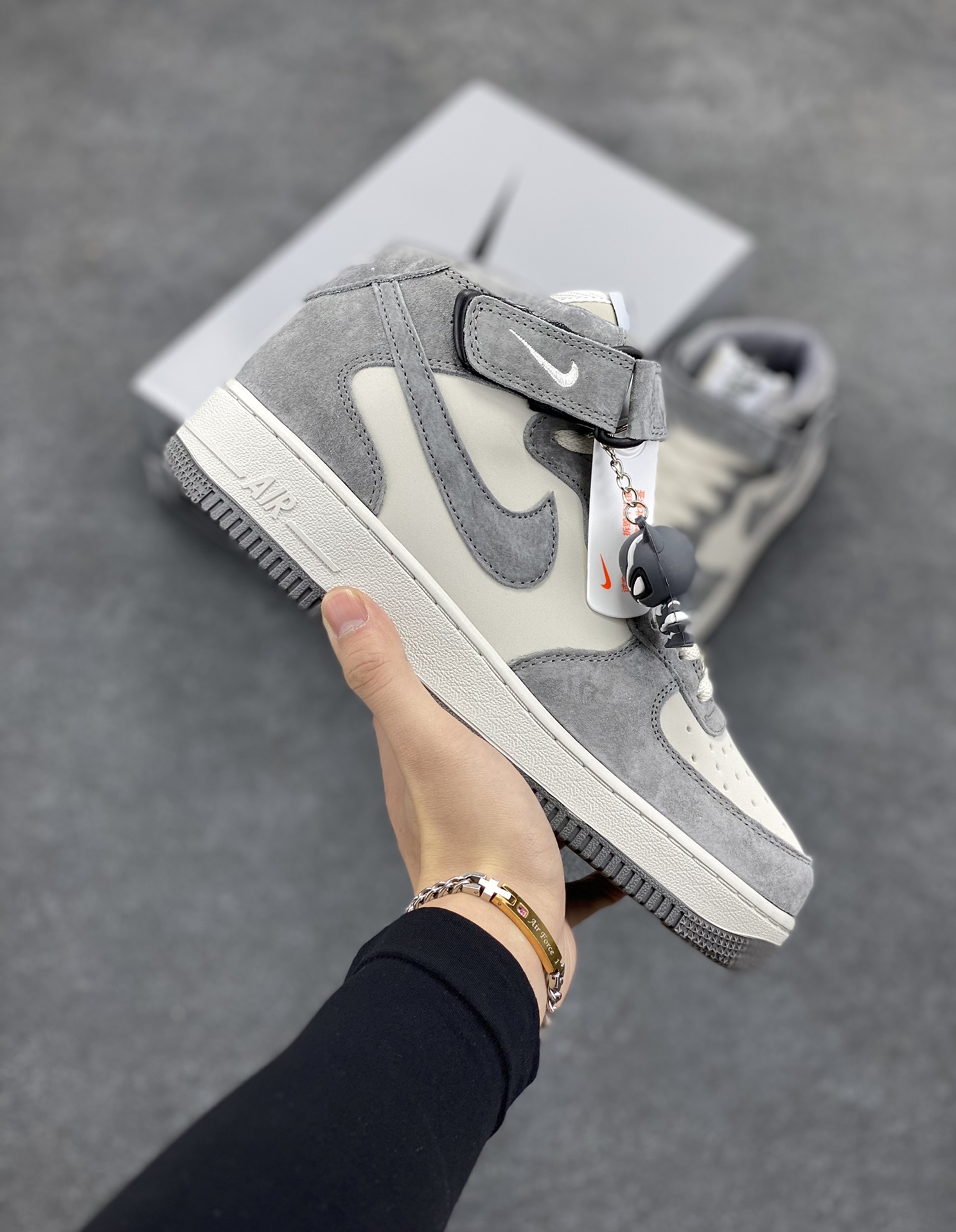 Nike Air Force 1 Mid “Panther”漫威系列 “黑豹战衣” 同款 空军一号中帮休闲运动板鞋 原厂全鞋身麂皮 原楦原纸板 绒感质感S级 内置全掌Solo 原楦头纸板👏🏻 打造最完美空军鞋型 货号：CW2288-668 尺码：36 36.5 37.5 38 38.5 39 40 40.5 41 42 42.5 43 44 44.5 45-选品中心