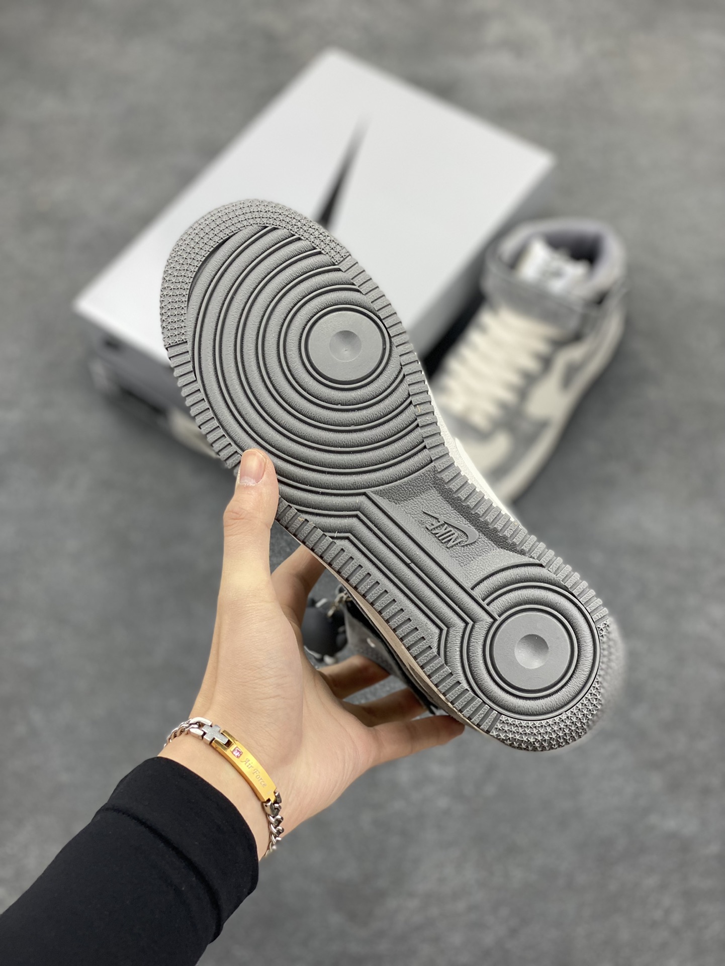 图片[5]-Nike Air Force 1 Mid “Panther”漫威系列 “黑豹战衣” 同款 空军一号中帮休闲运动板鞋 原厂全鞋身麂皮 原楦原纸板 绒感质感S级 内置全掌Solo 原楦头纸板👏🏻 打造最完美空军鞋型 货号：CW2288-668 尺码：36 36.5 37.5 38 38.5 39 40 40.5 41 42 42.5 43 44 44.5 45-选品中心